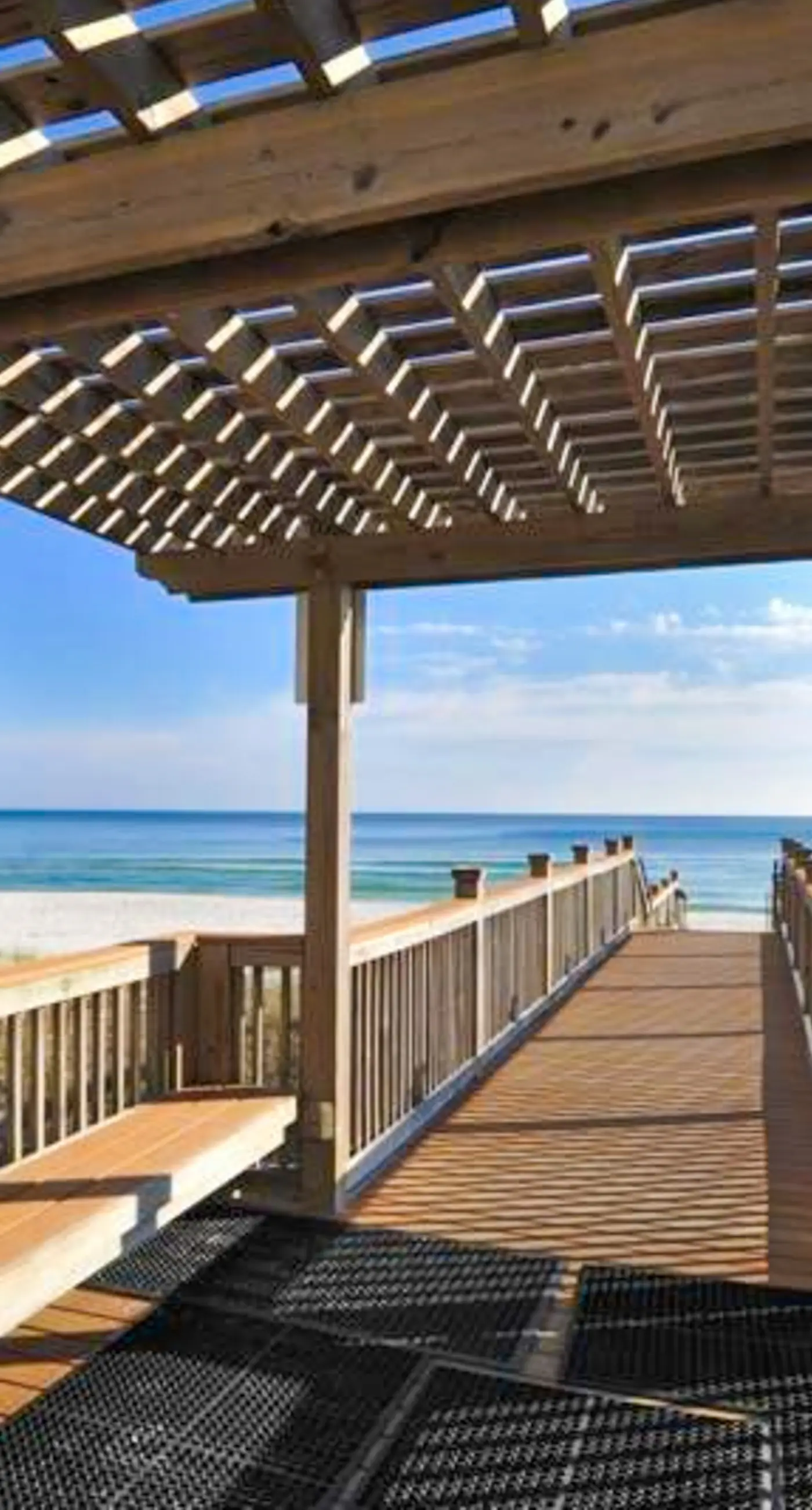 13th-floor condo with amazing views, pools, gym & beach access