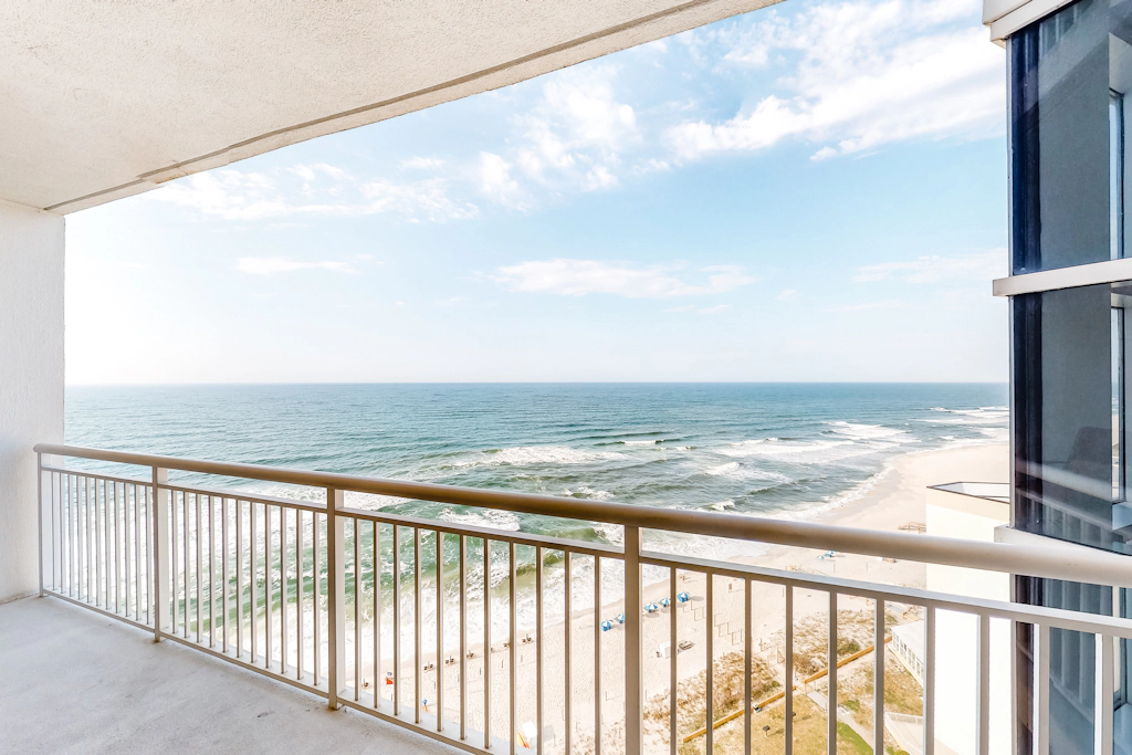 15th-floor charming, open condo, amazing views