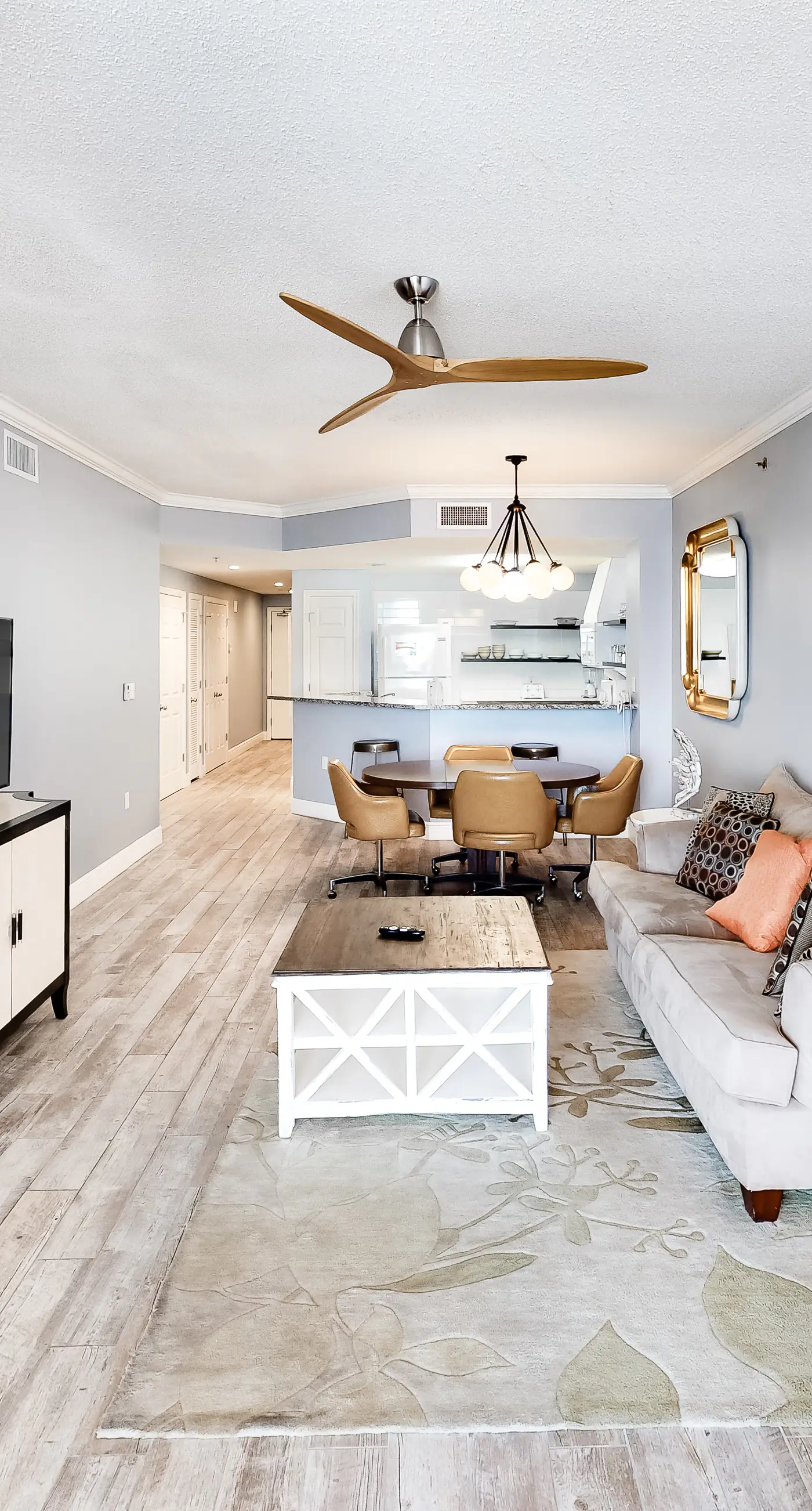 15th-floor charming, open condo, amazing views