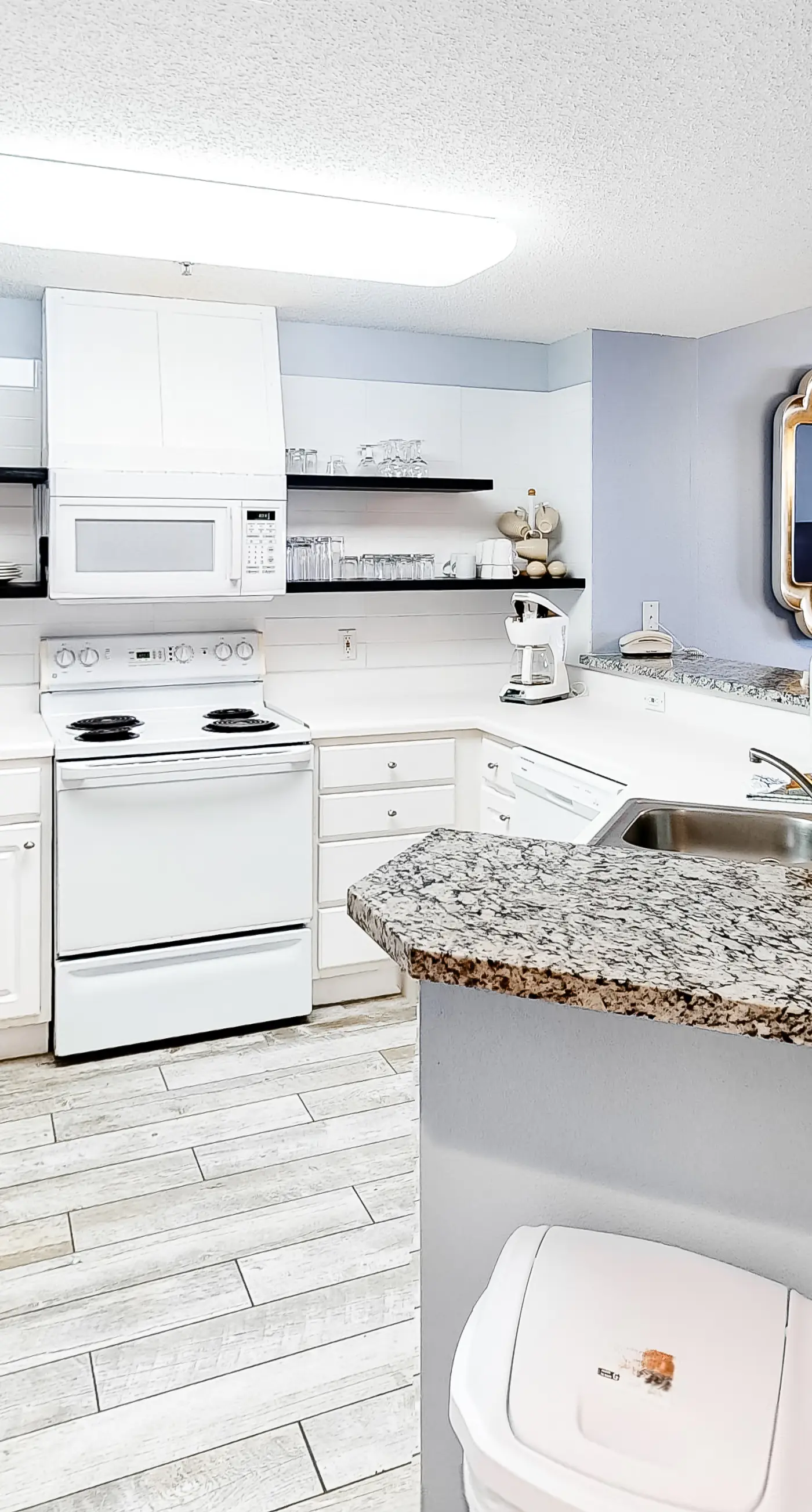 15th-floor charming, open condo, amazing views