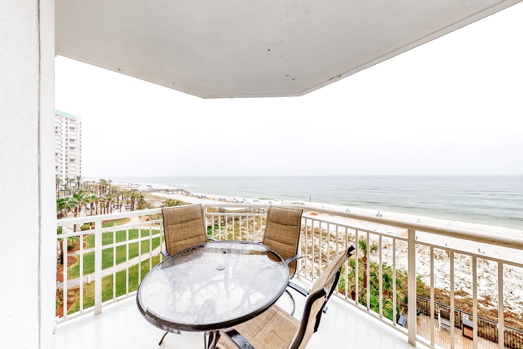 4th-floor Gulf-front condo with pools - near entertainment