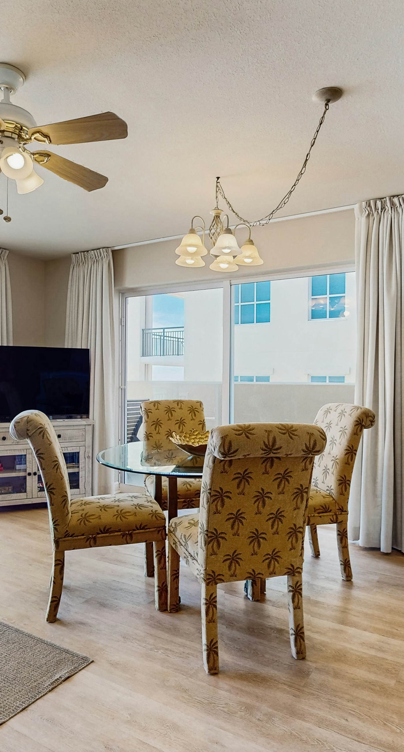 Pelican Isle 418-5th Floor Condo w/ Steps From The Gulf, Restaurants Minutes Away