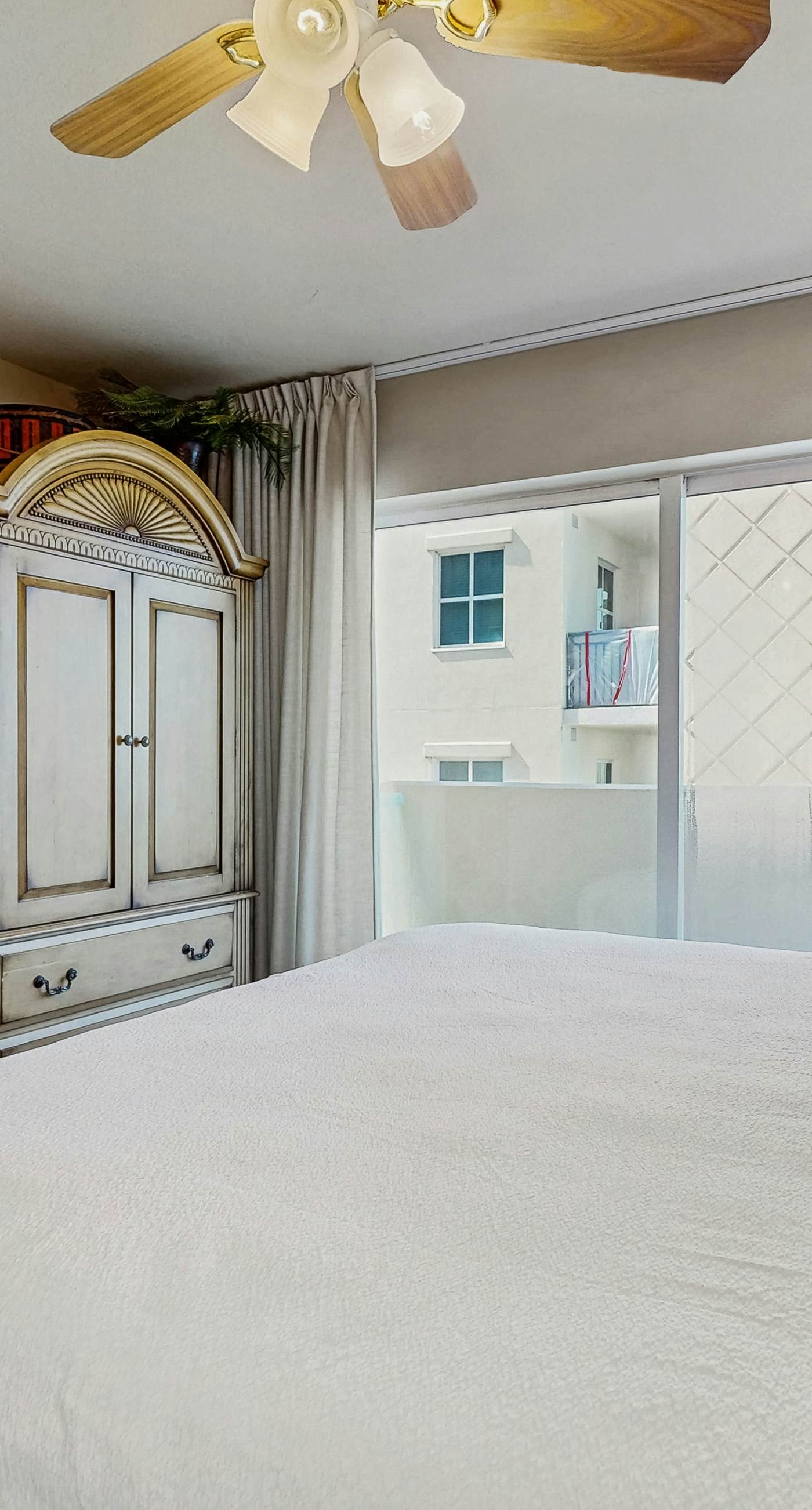 Pelican Isle 418-5th Floor Condo w/ Steps From The Gulf, Restaurants Minutes Away