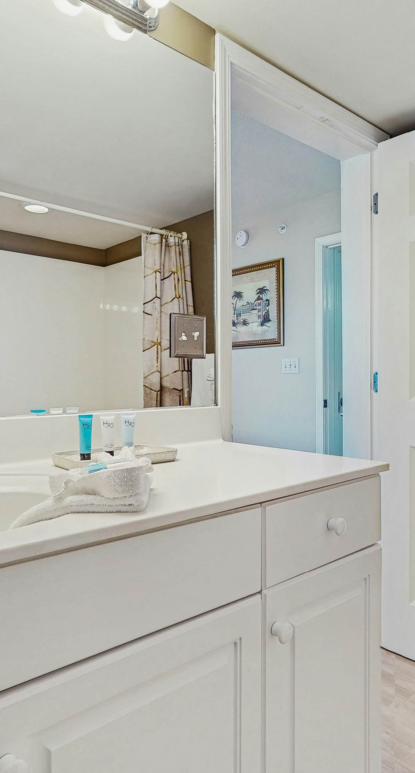 Pelican Isle 418-5th Floor Condo w/ Steps From The Gulf, Restaurants Minutes Away