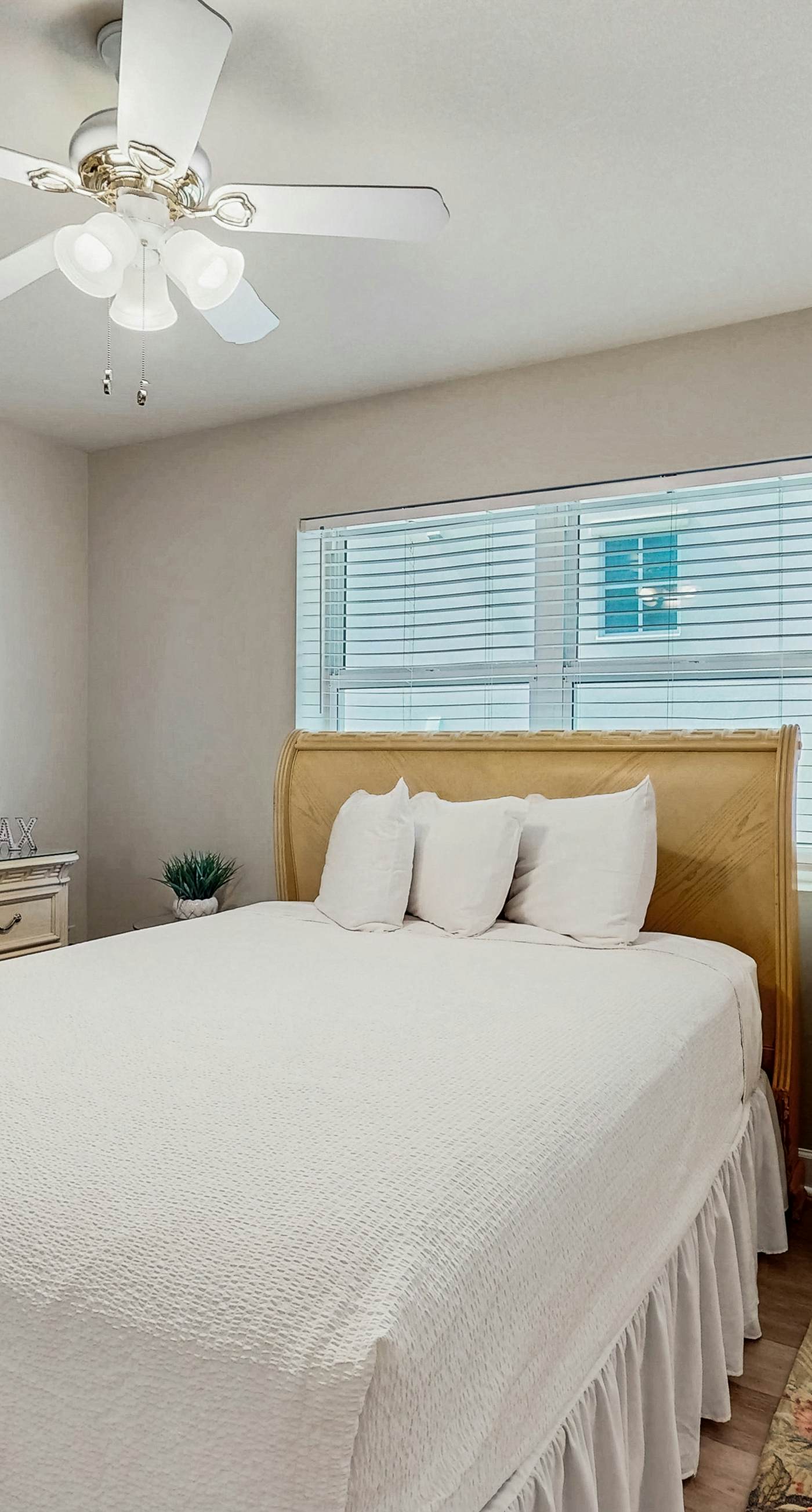 Pelican Isle 418-5th Floor Condo w/ Steps From The Gulf, Restaurants Minutes Away