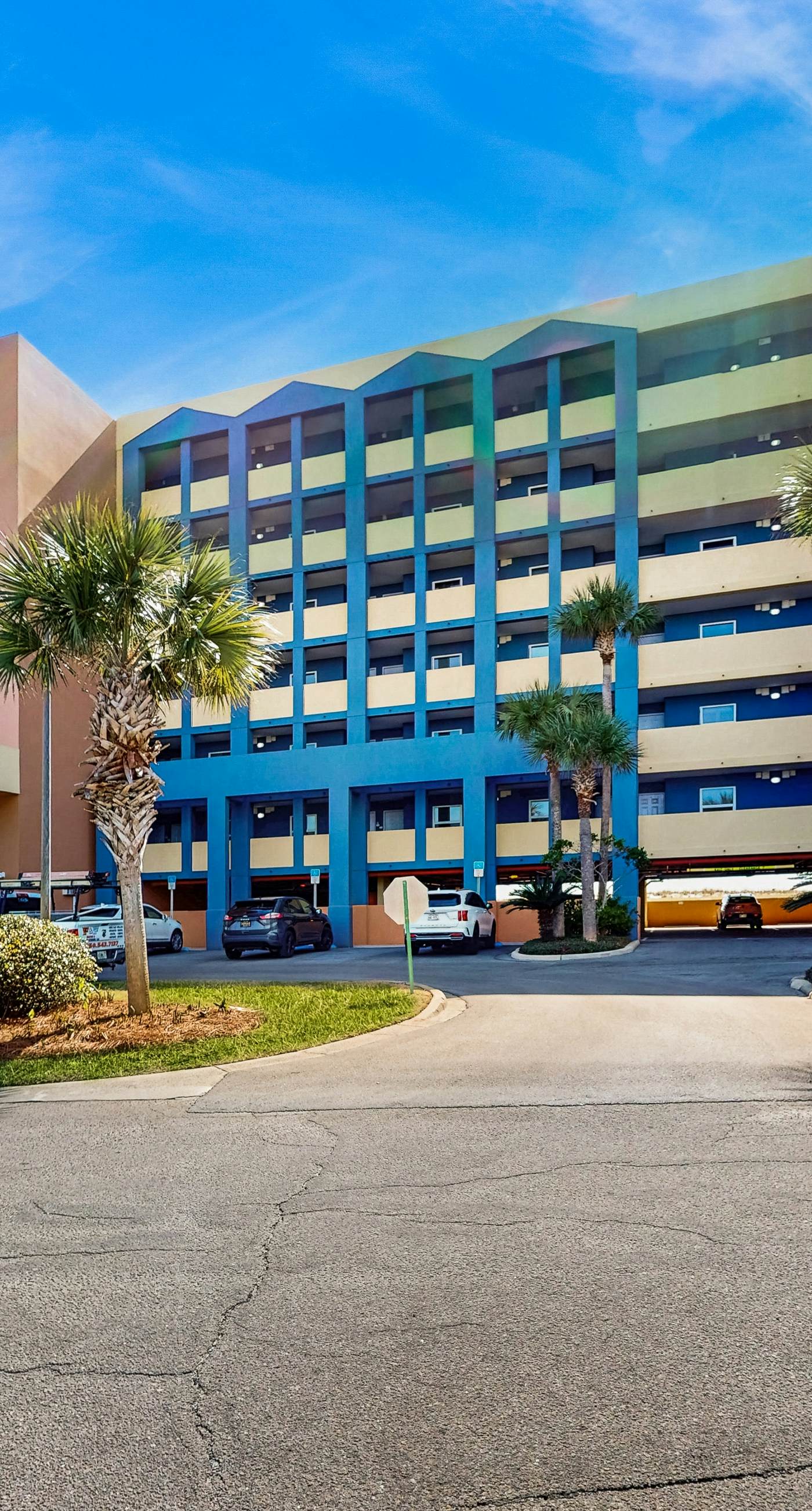 Pelican Isle 418-5th Floor Condo w/ Steps From The Gulf, Restaurants Minutes Away