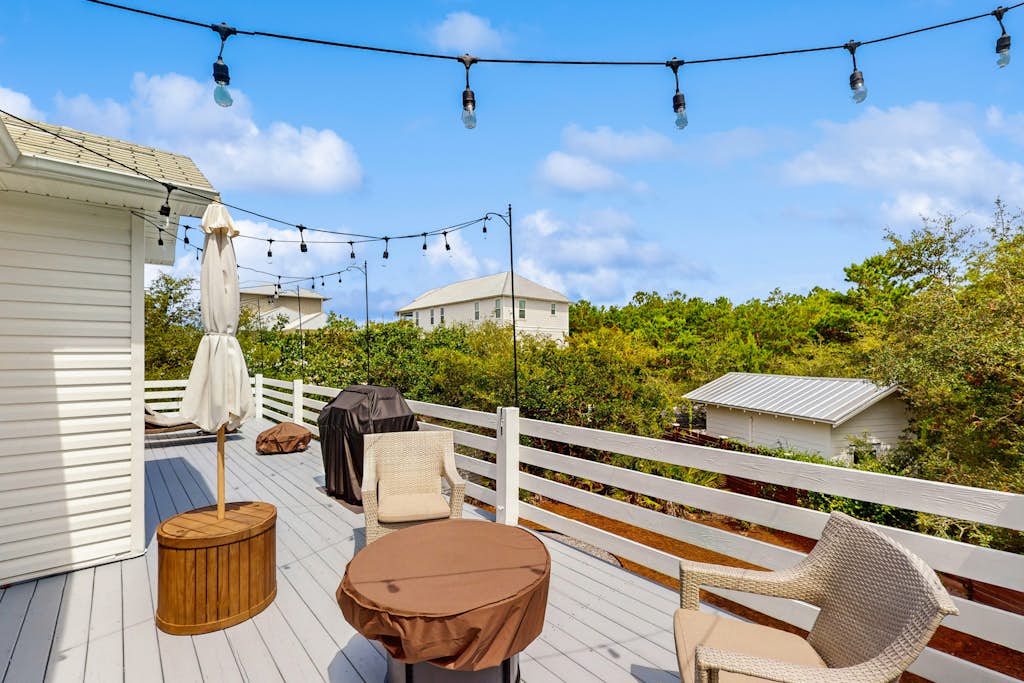 Gorgeous coastal home with plenty of space and easy beach access