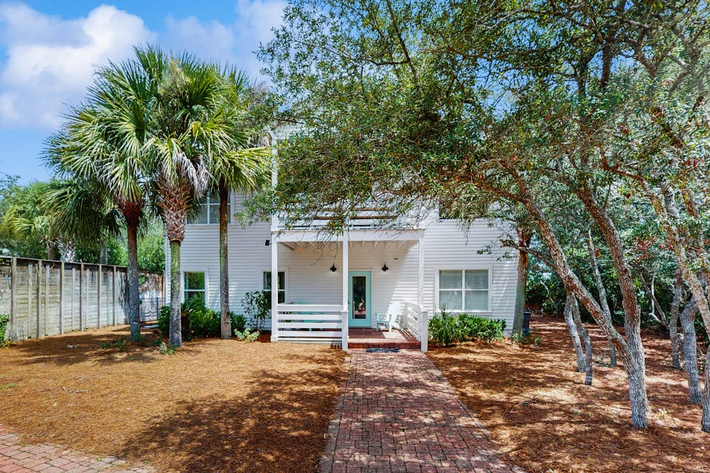 Gorgeous coastal home with plenty of space and easy beach access