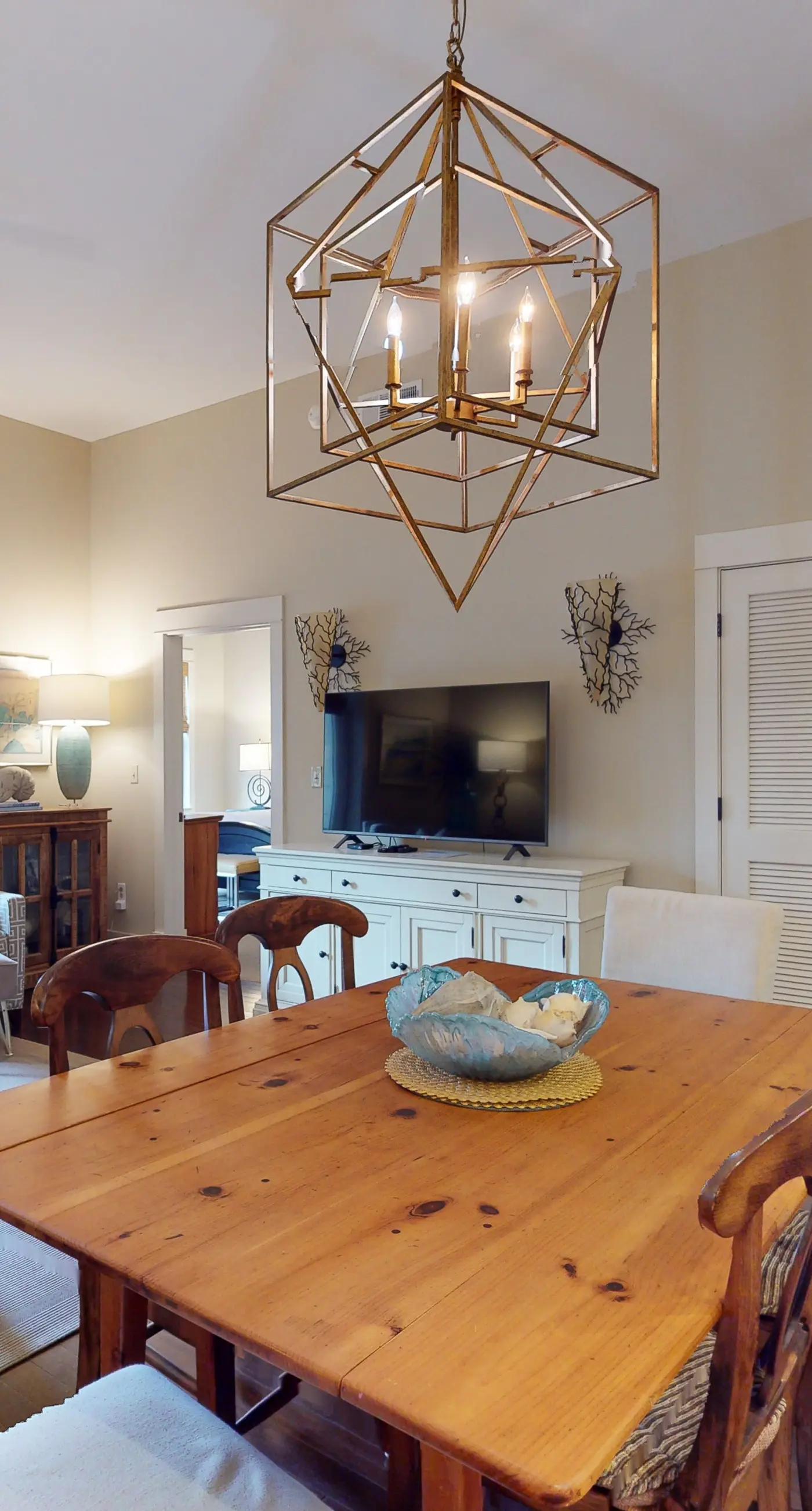 Beautiful condo with furnished balcony, pool & private beach access