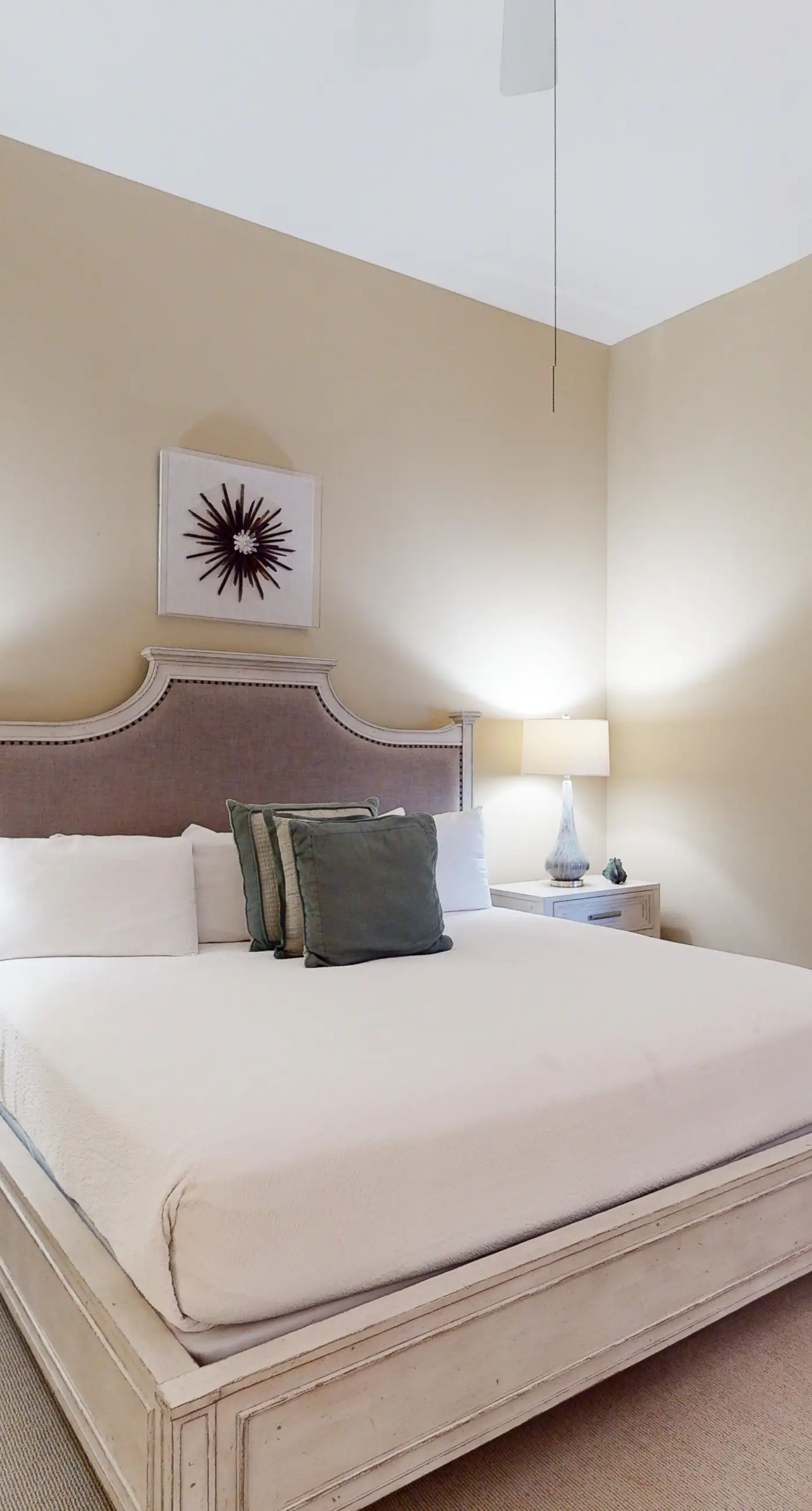 Beautiful condo with furnished balcony, pool & private beach access
