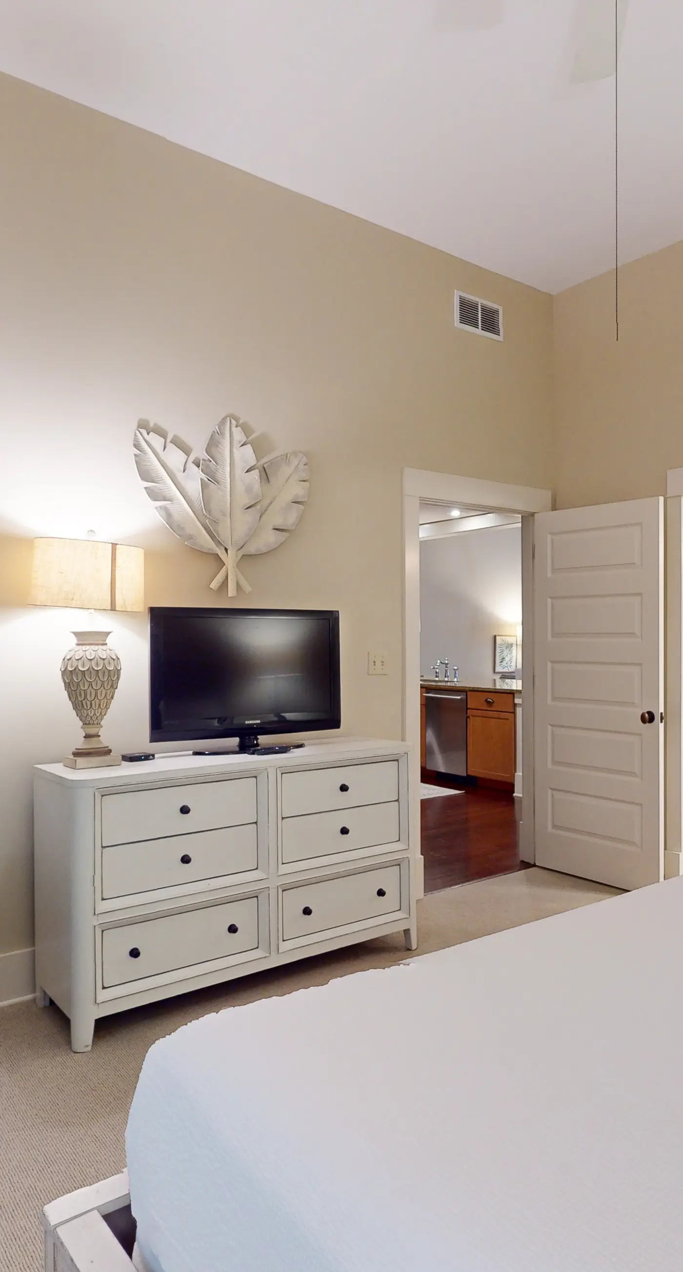 Beautiful condo with furnished balcony, pool & private beach access
