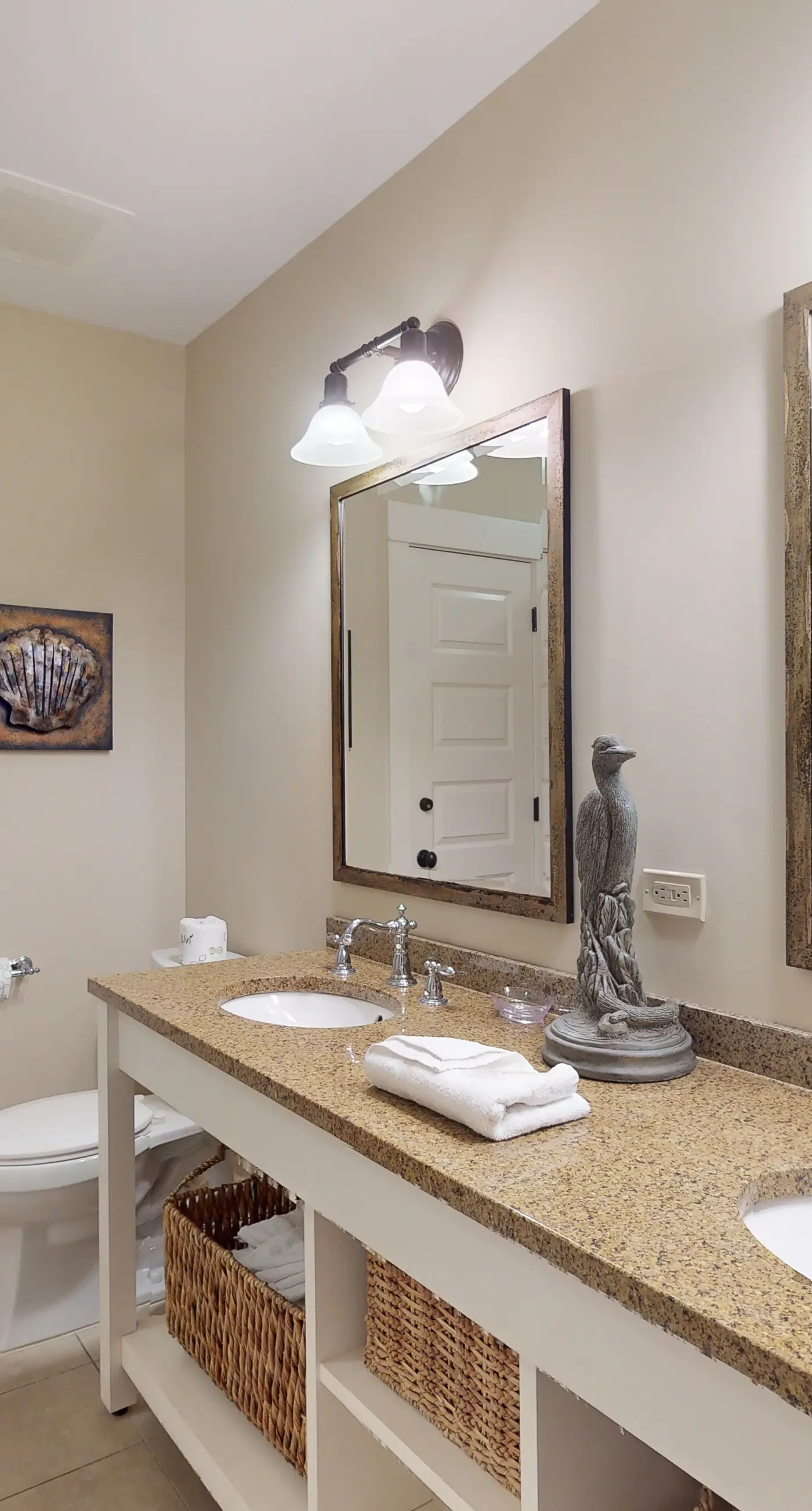 Beautiful condo with furnished balcony, pool & private beach access