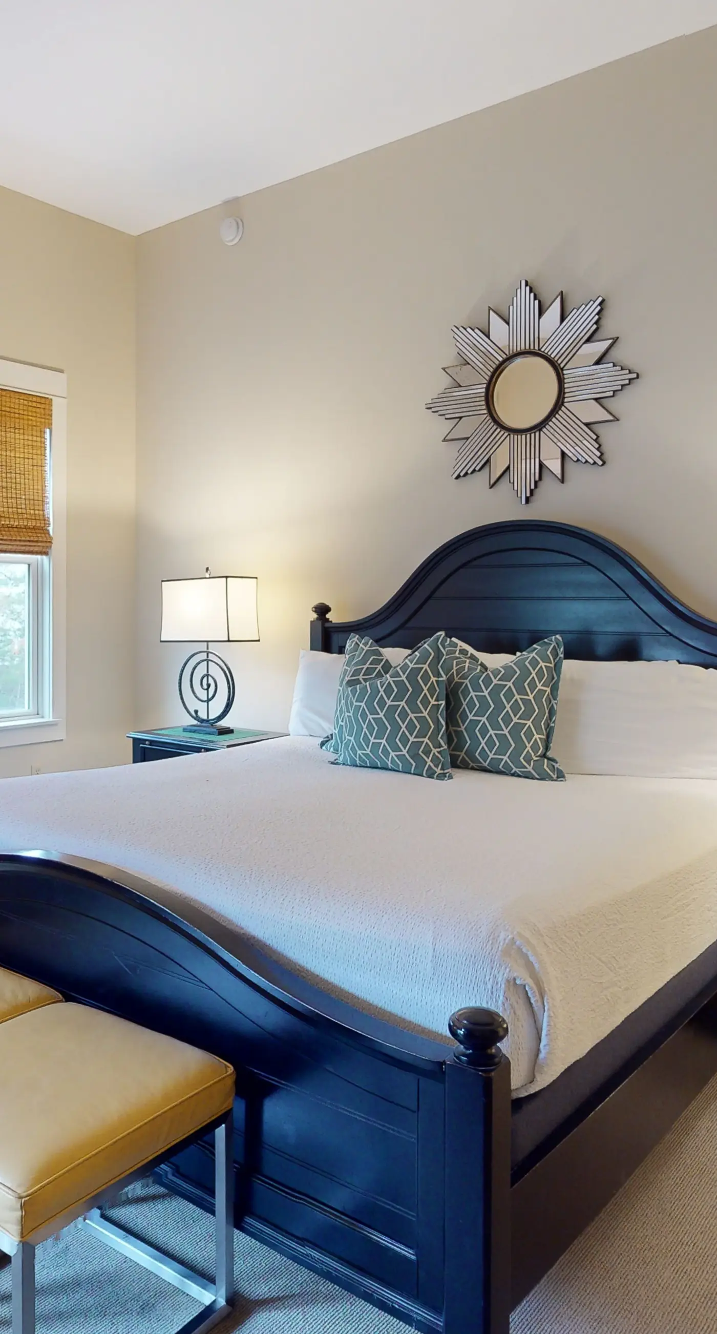 Beautiful condo with furnished balcony, pool & private beach access