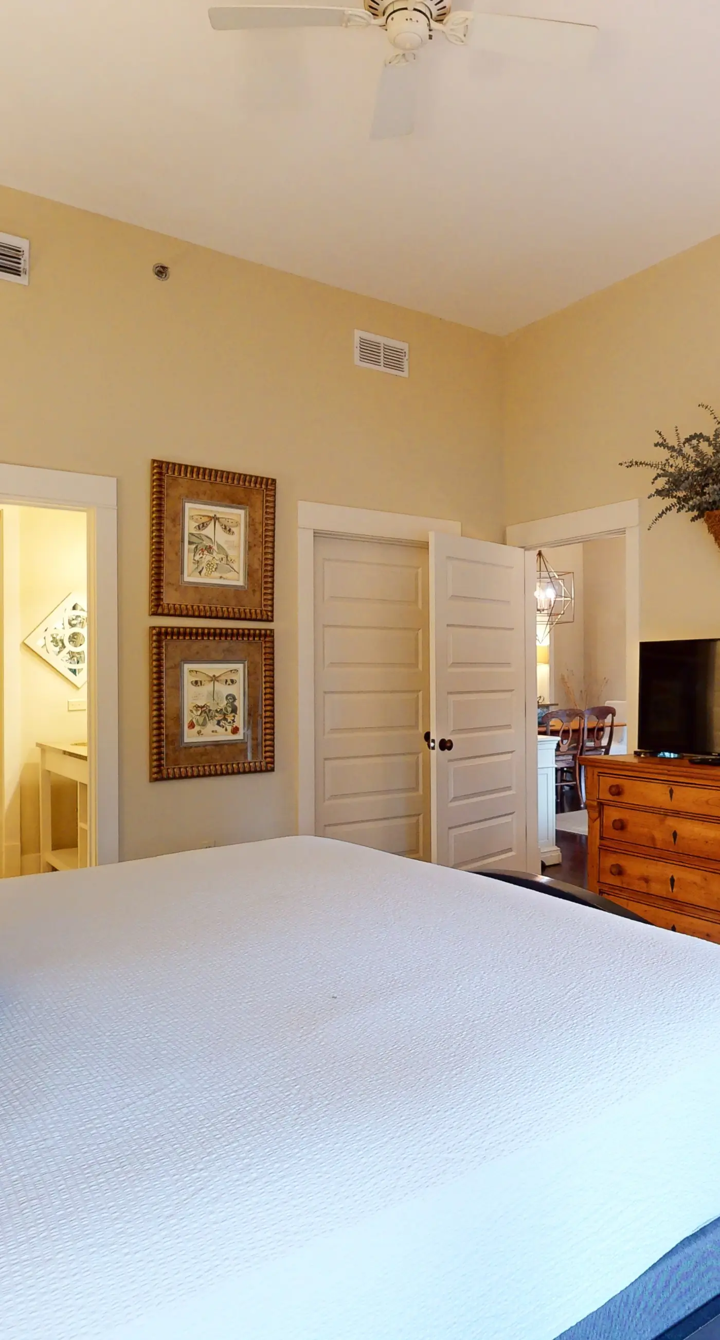 Beautiful condo with furnished balcony, pool & private beach access