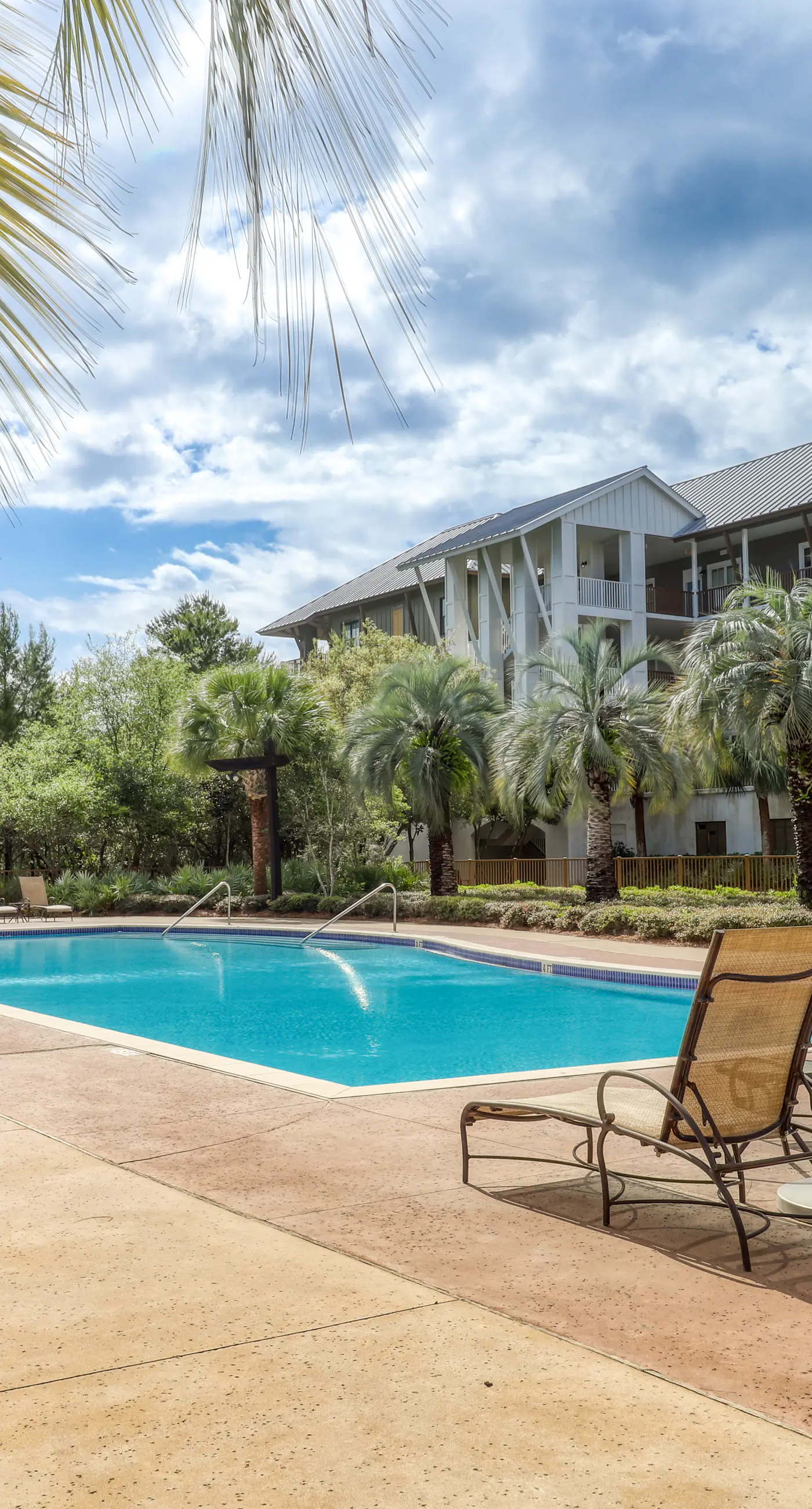 Beautiful condo with furnished balcony, pool & private beach access