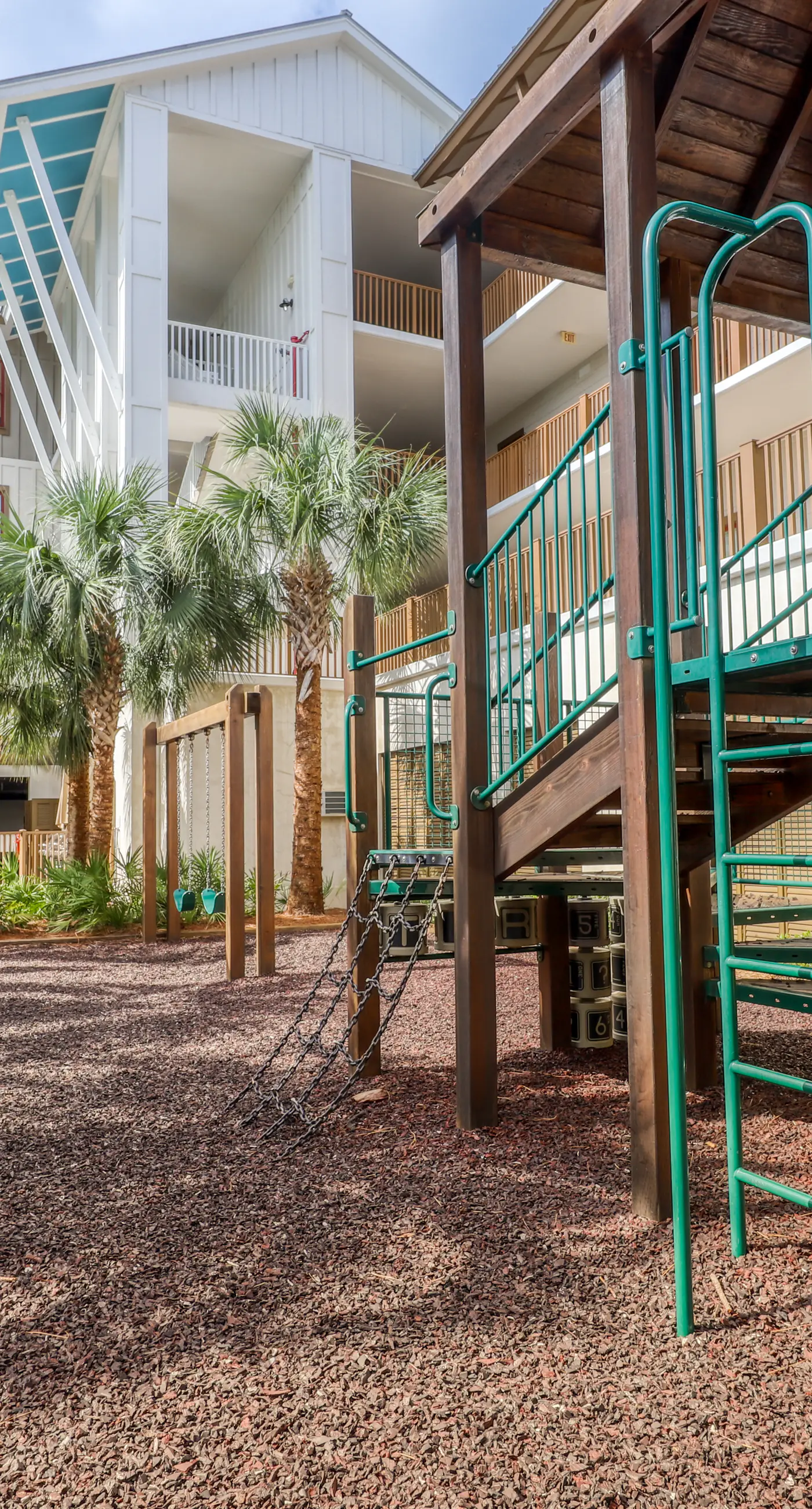 Beautiful condo with furnished balcony, pool & private beach access