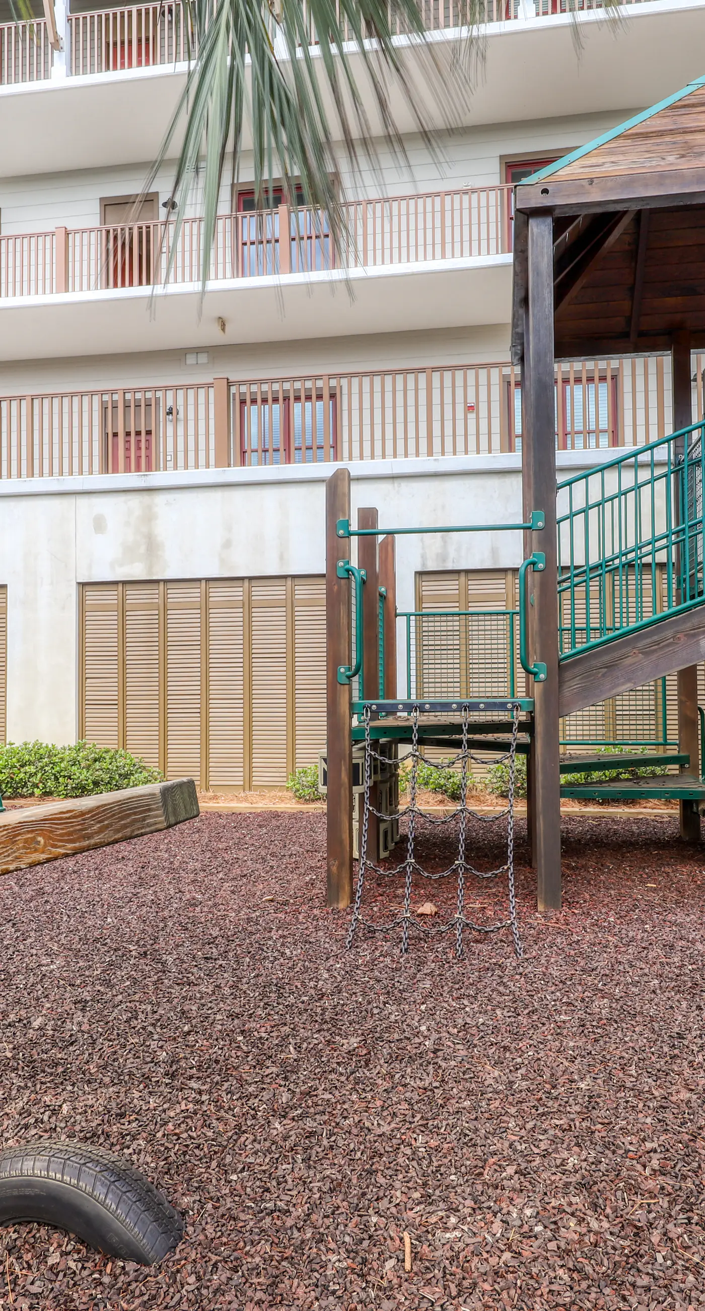 Beautiful condo with furnished balcony, pool & private beach access