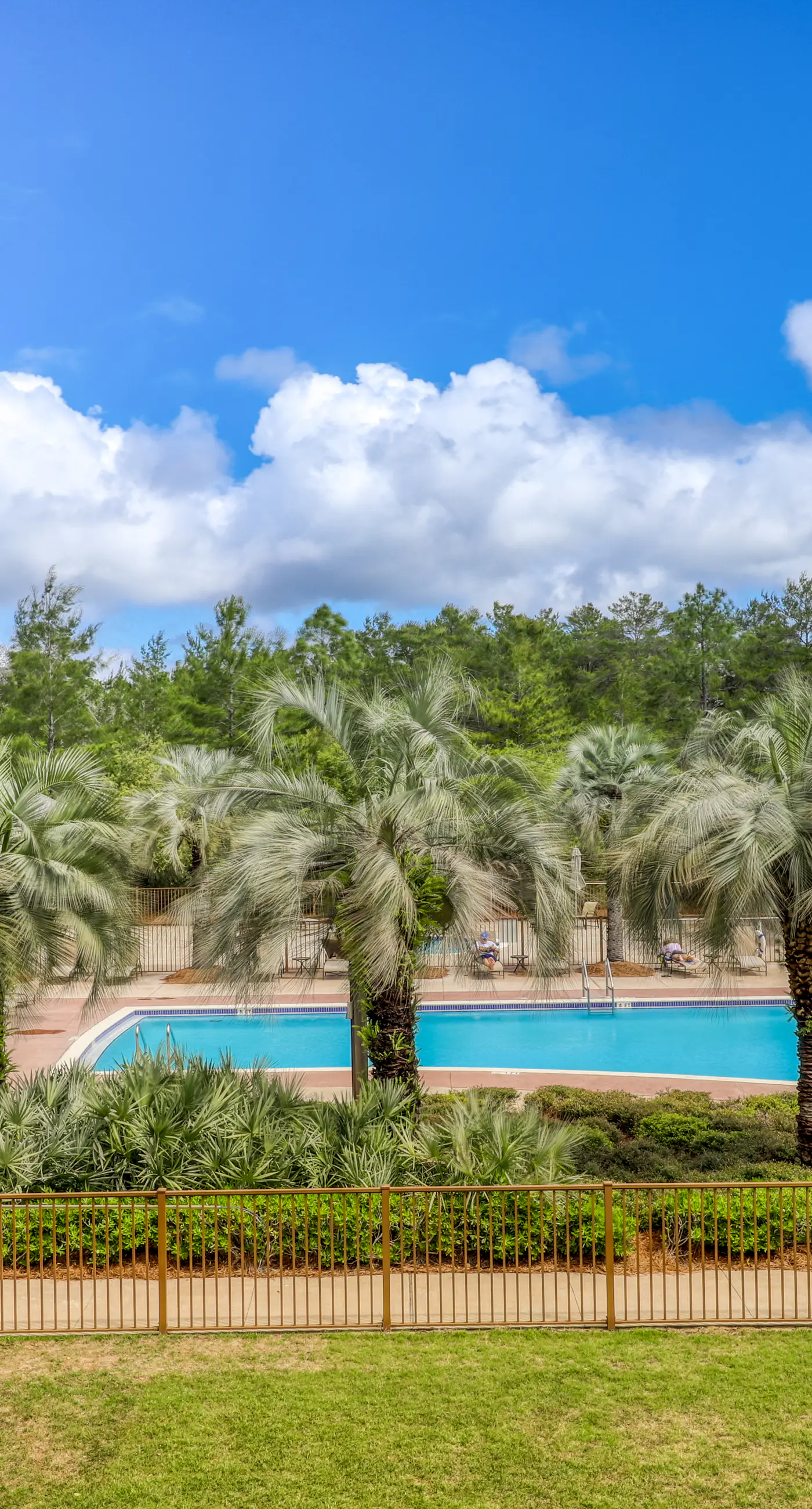 Beautiful condo with furnished balcony, pool & private beach access