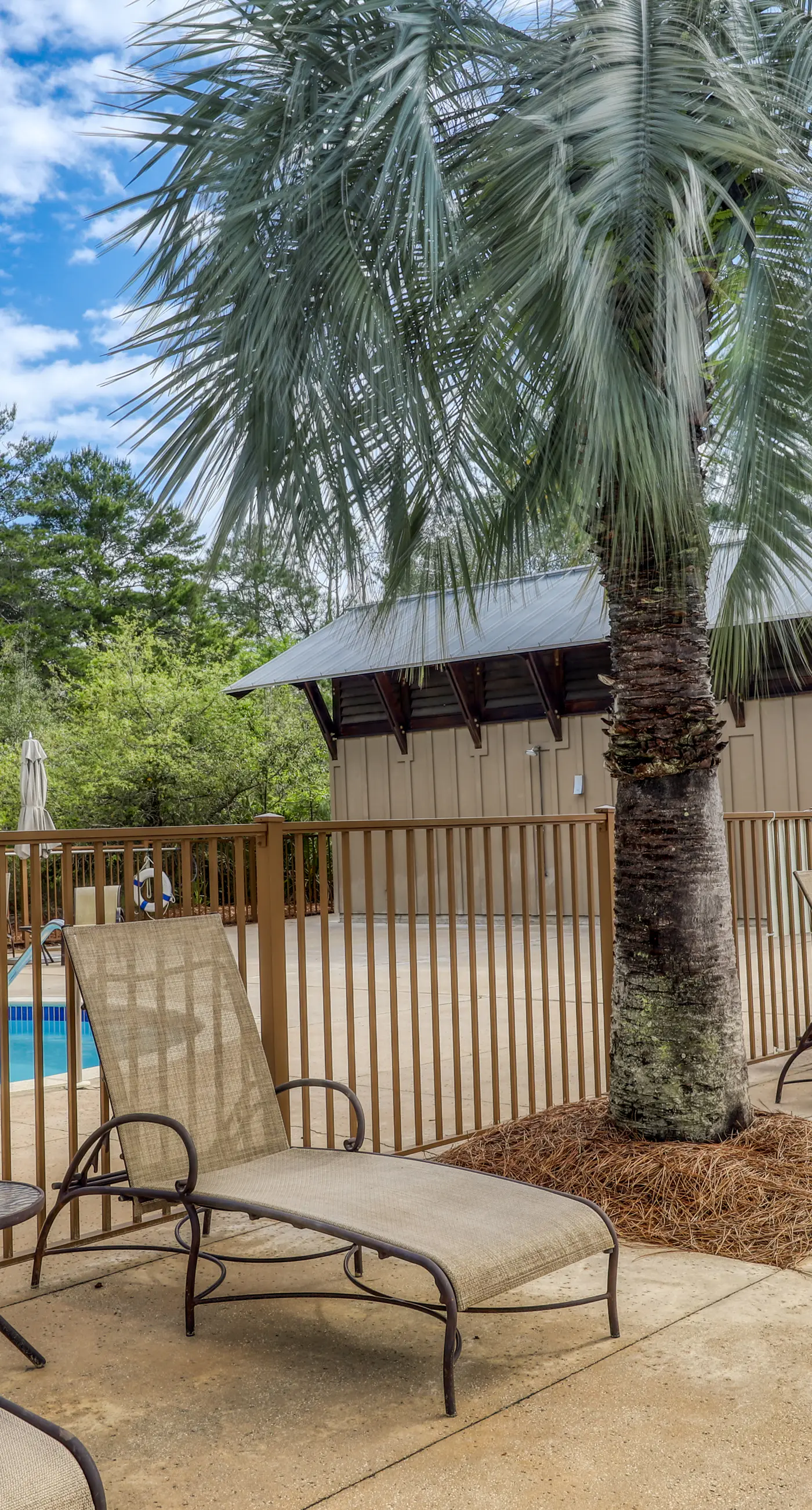 Beautiful condo with furnished balcony, pool & private beach access