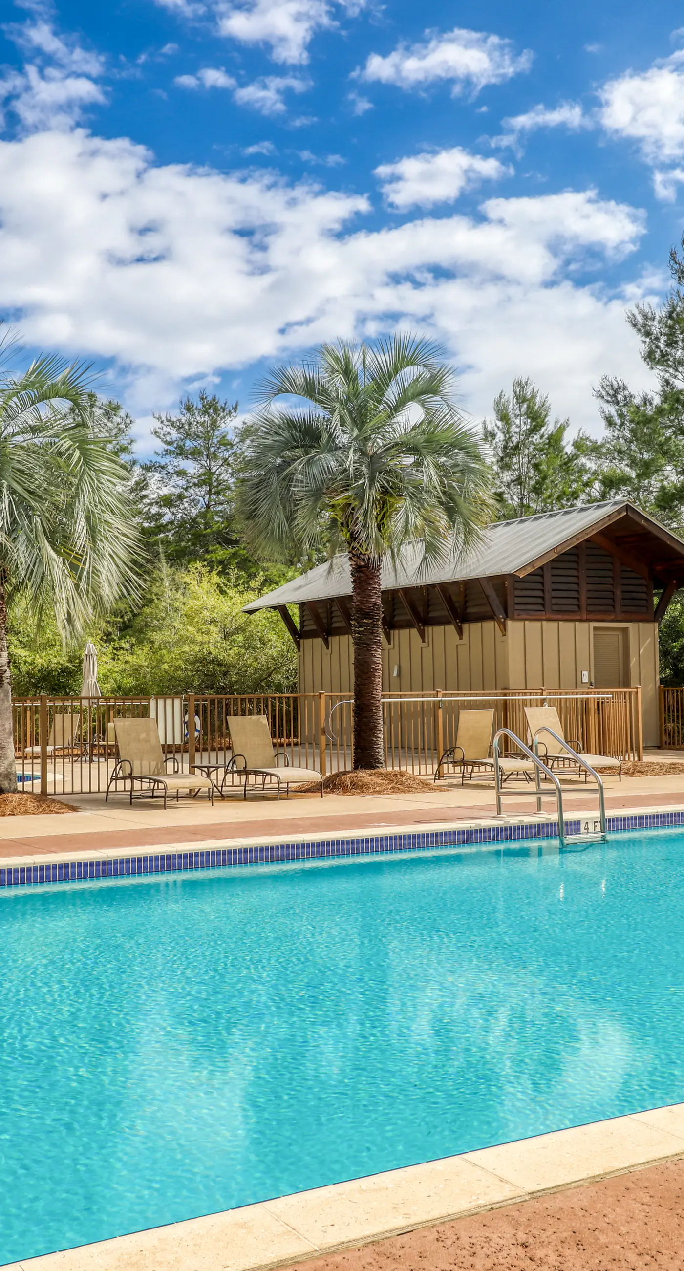 Beautiful condo with furnished balcony, pool & private beach access