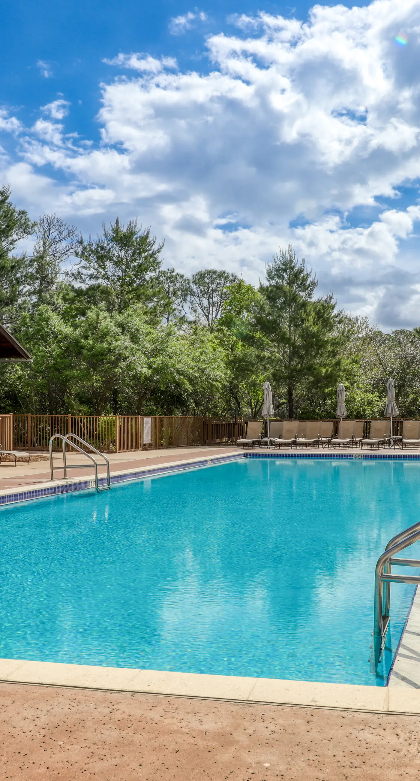 Beautiful condo with furnished balcony, pool & private beach access