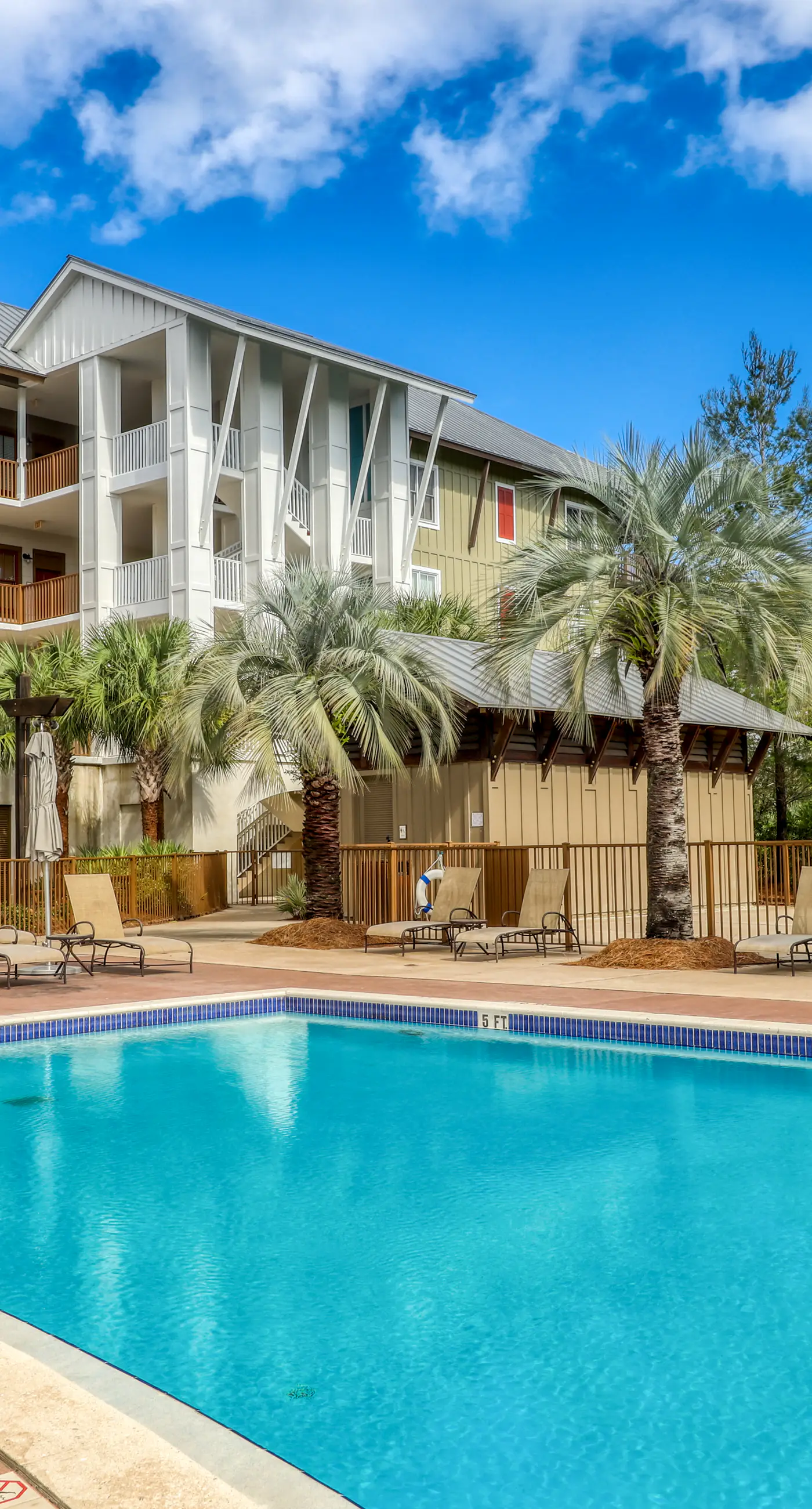 Beautiful condo with furnished balcony, pool & private beach access