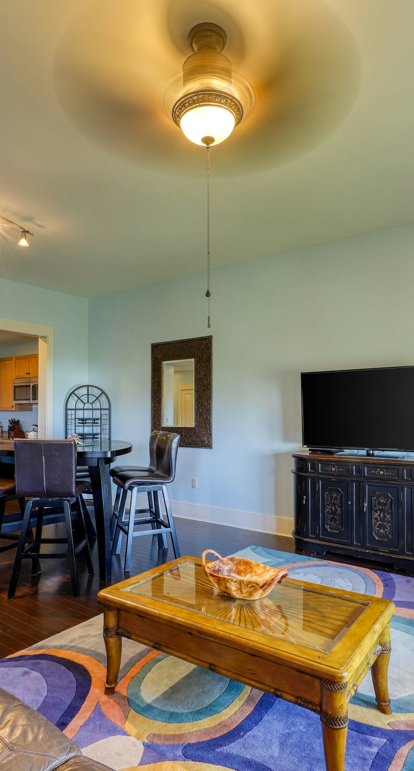 Sophisticated condo with pool, ocean view, central AC & beach access