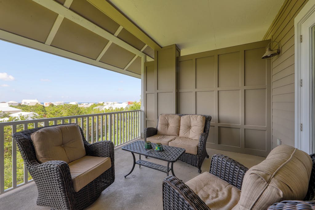 Sophisticated condo with pool, ocean view, central AC & beach access