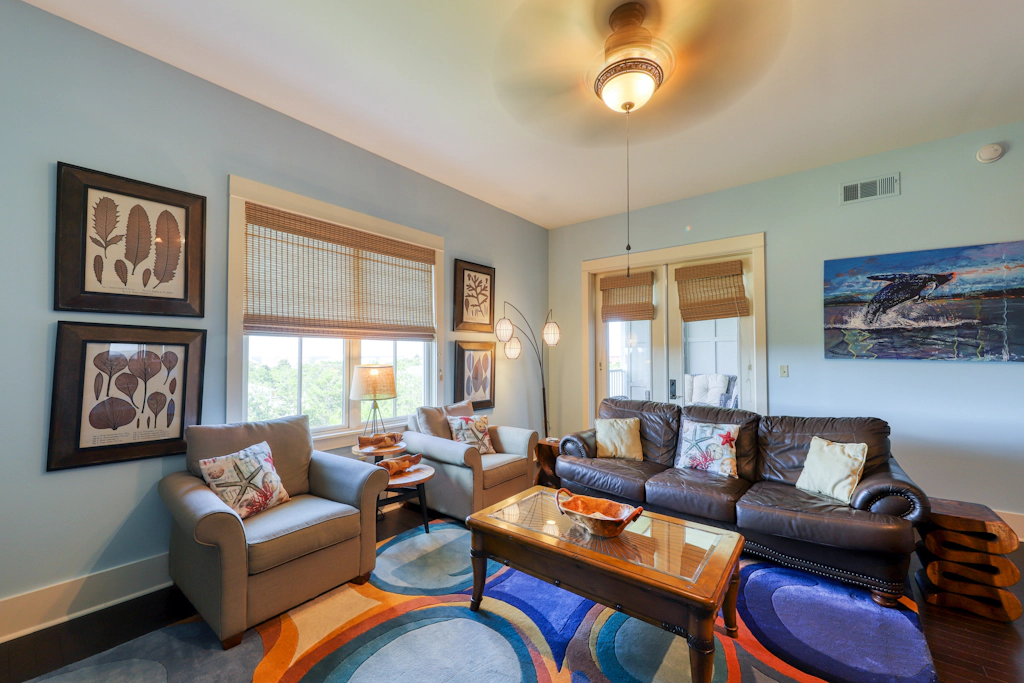 Sophisticated condo with pool, central AC & beach access