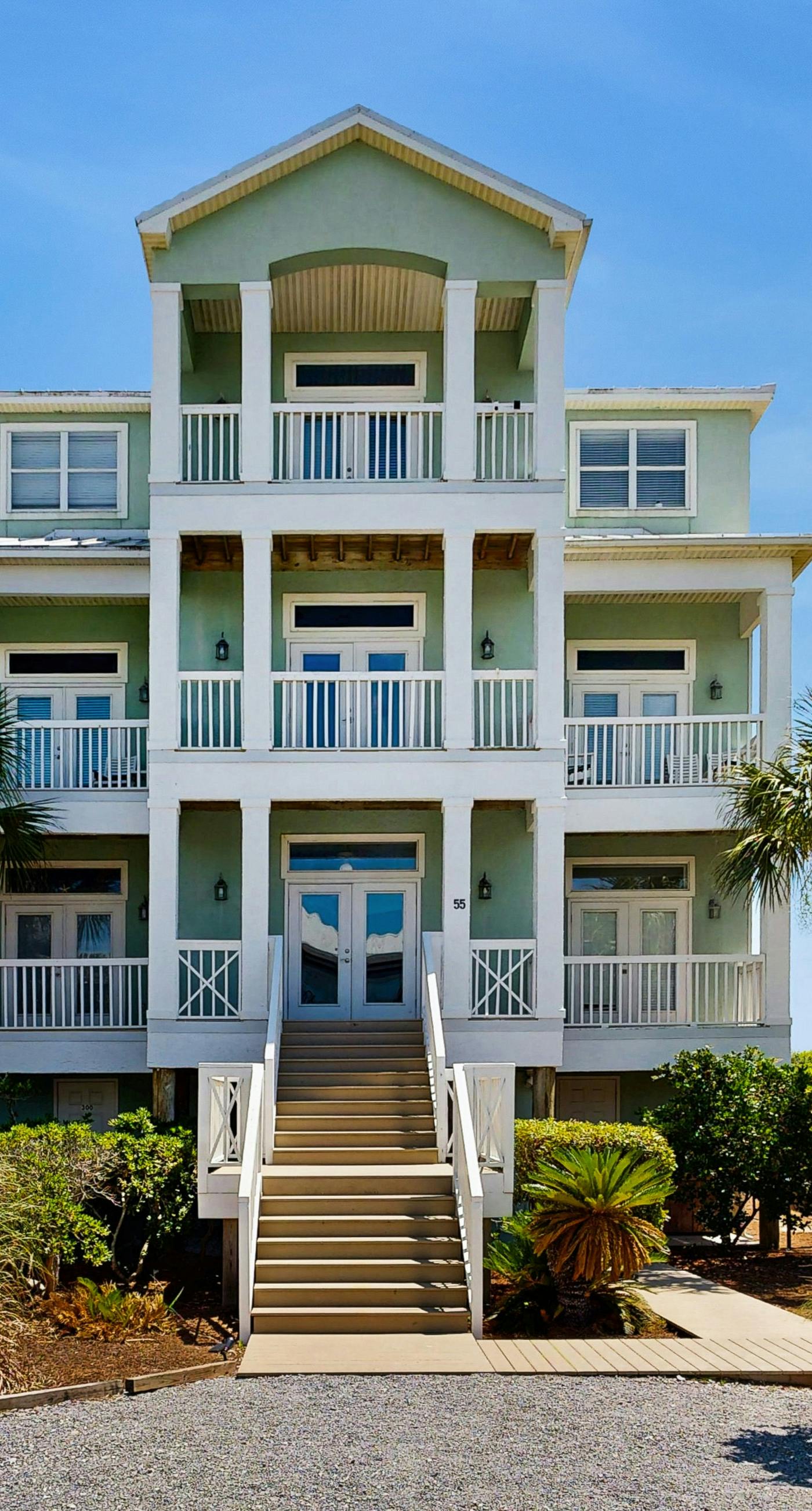 Gorgeous gulf-front condo w/shared outdoor pool  - beach service included