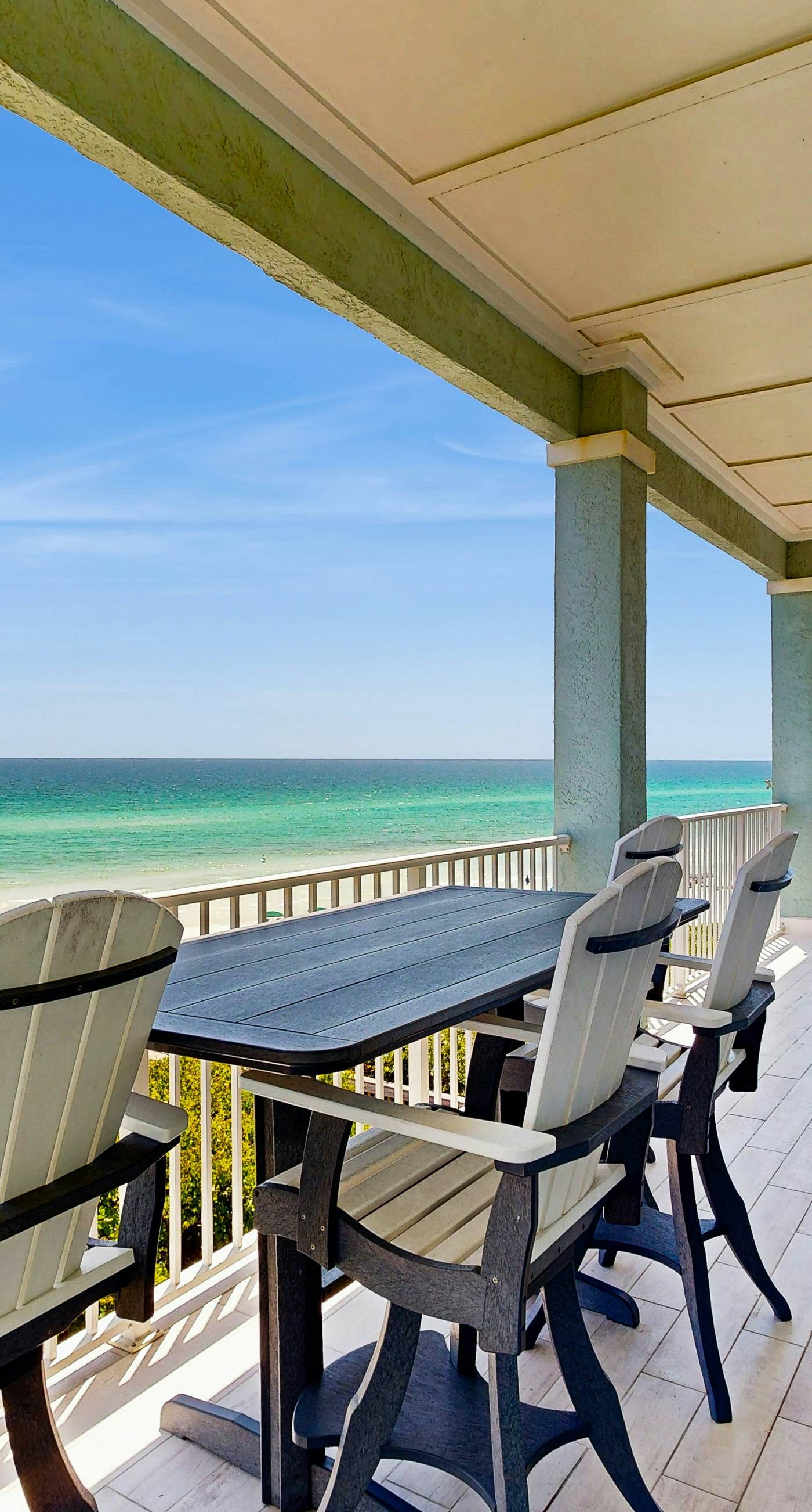 Gorgeous gulf-front condo, shared outdoor pool  - beach service included