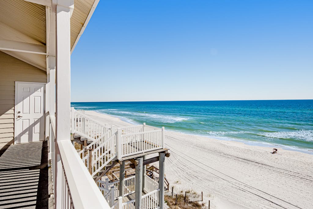 Gorgeous condo with ocean views, inviting balcony, bright interior, washer/dryer