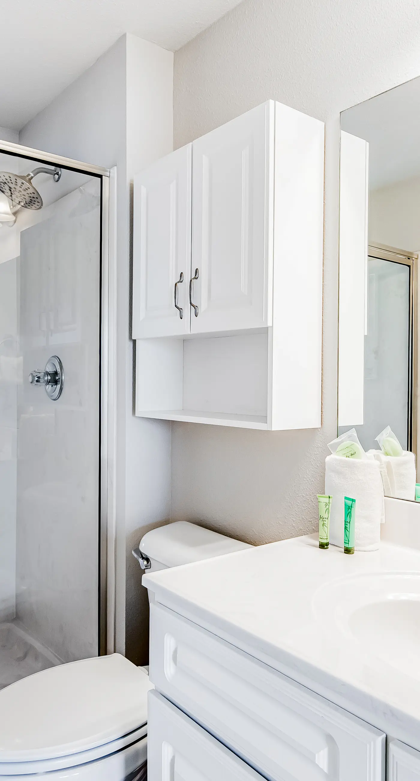 Bright, Airy Condo with Shared Outdoor Pool, High-Speed WiFi, and Central AC
