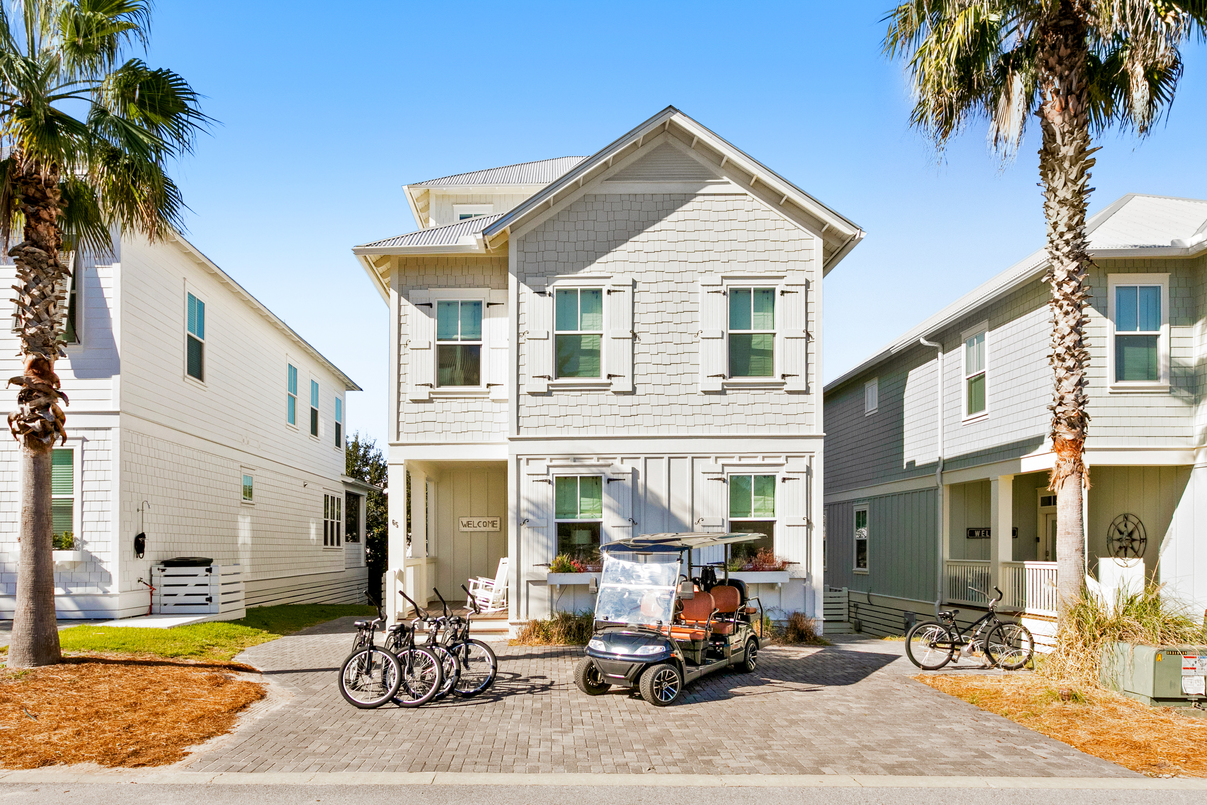 Modern beachside haven with LSV and gas grill - bike to Blue Mt Beach
