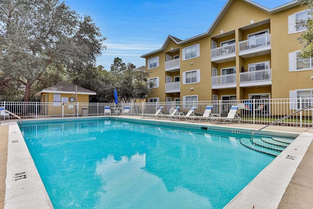 Peaceful condo with pool access, central AC, and washer&dryer