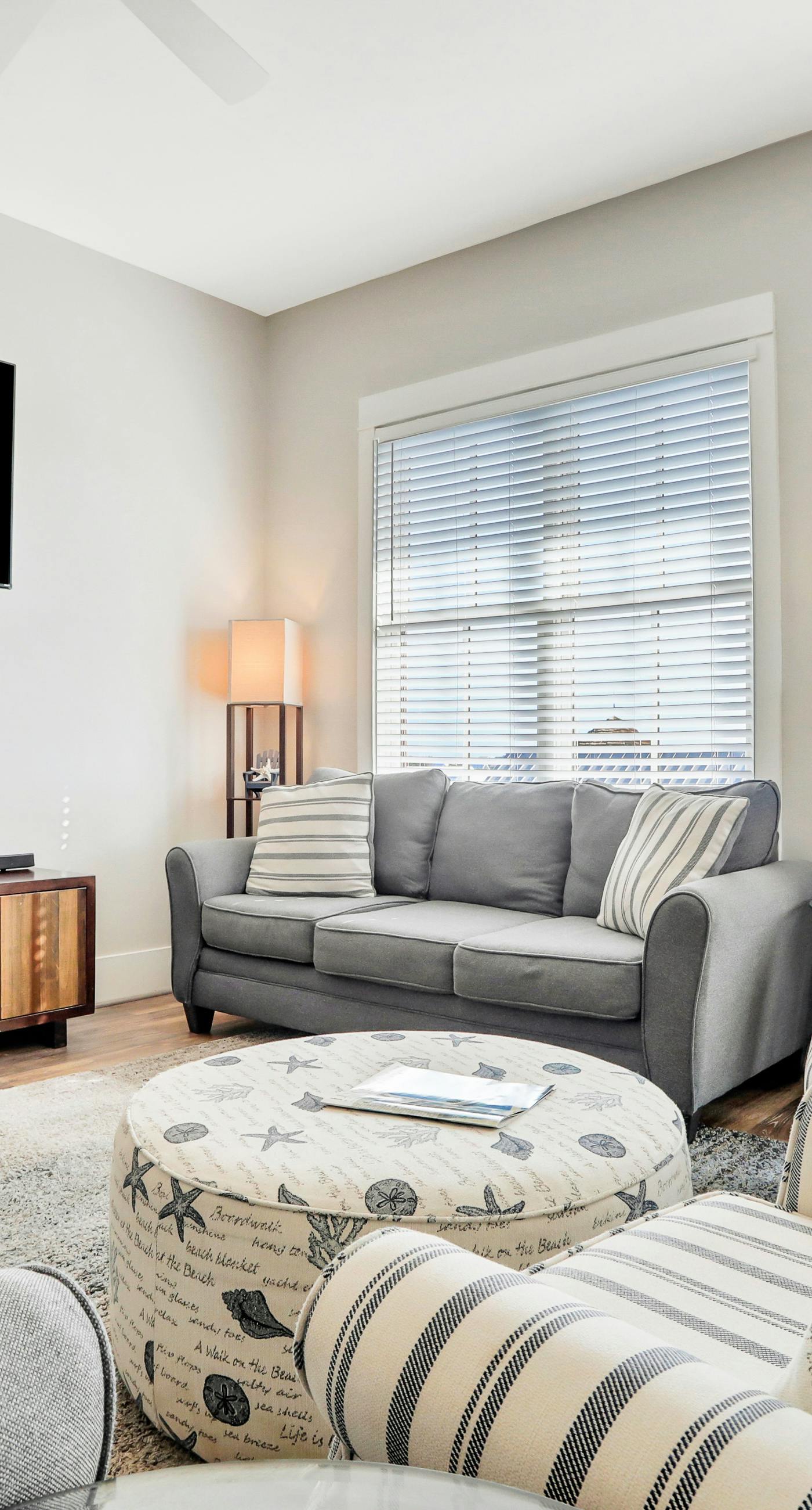 Top-floor retreat 1 block to beach with balcony, W/D, AC, pool & fitness center