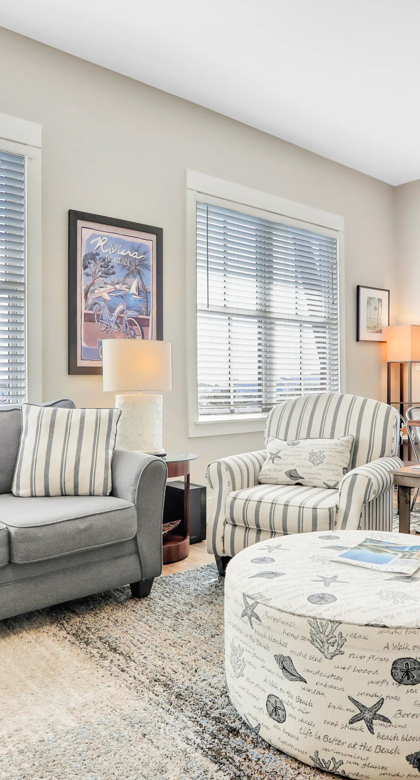 Top-floor retreat 1 block to beach with balcony, W/D, AC, pool & fitness center