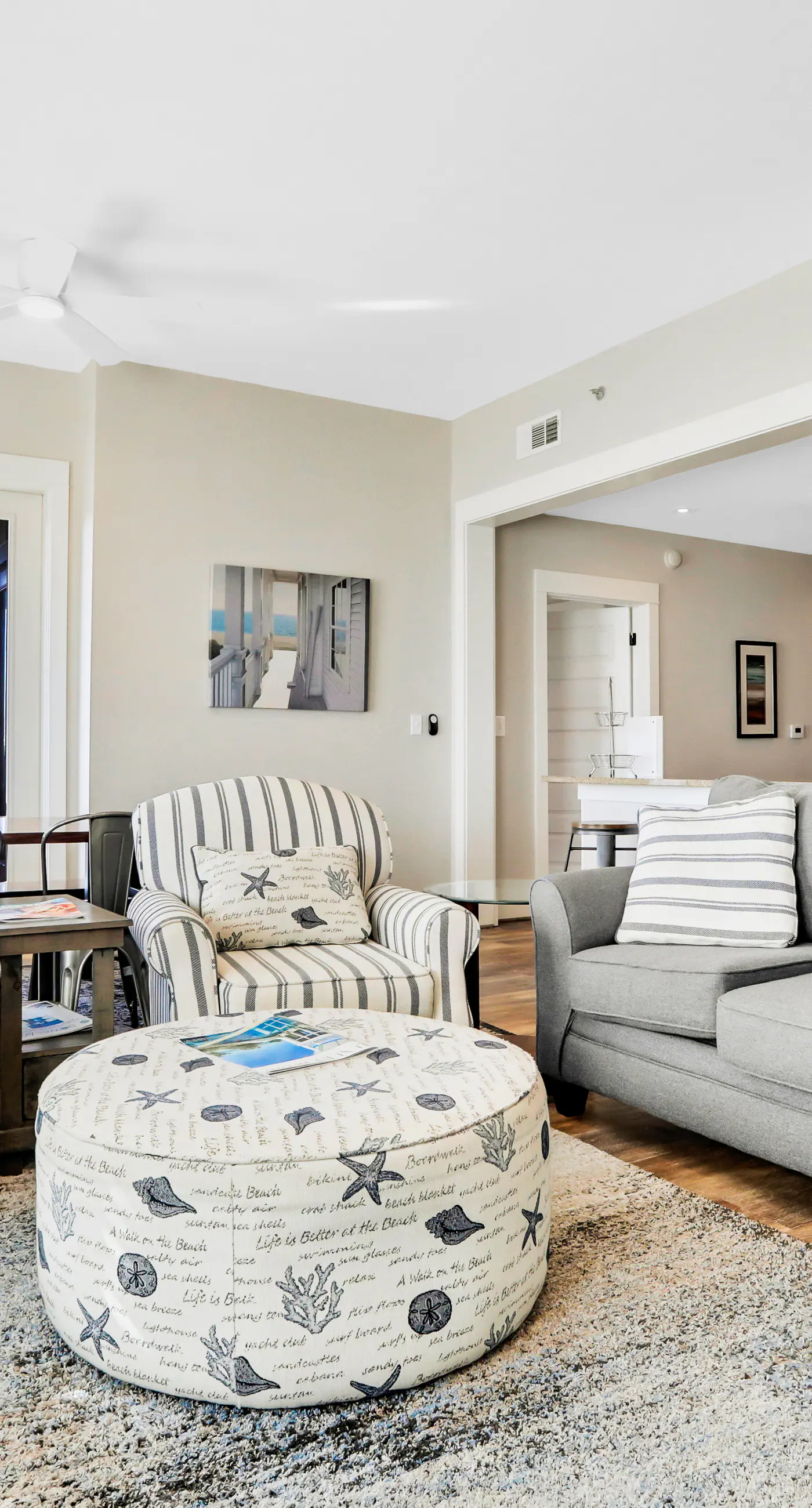 Top-floor retreat 1 block to beach with balcony, W/D, AC, pool & fitness center