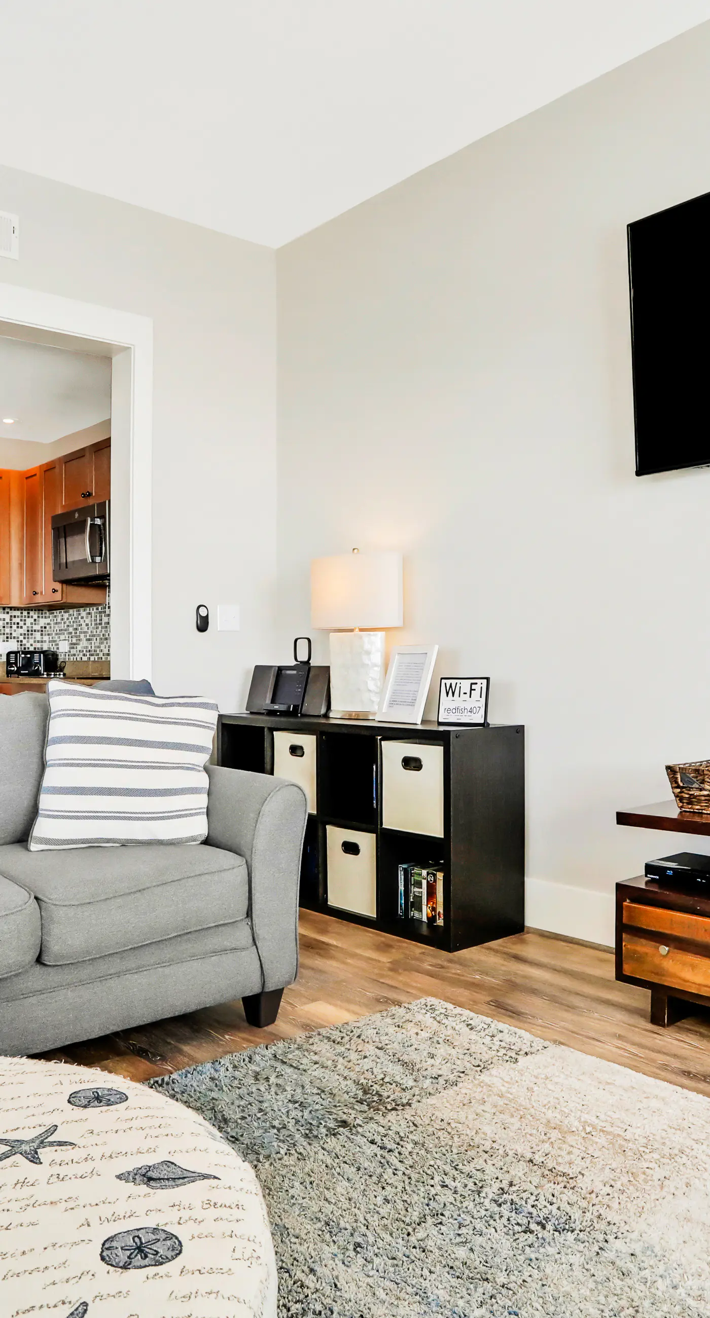 Top-floor retreat 1 block to beach with balcony, W/D, AC, pool & fitness center