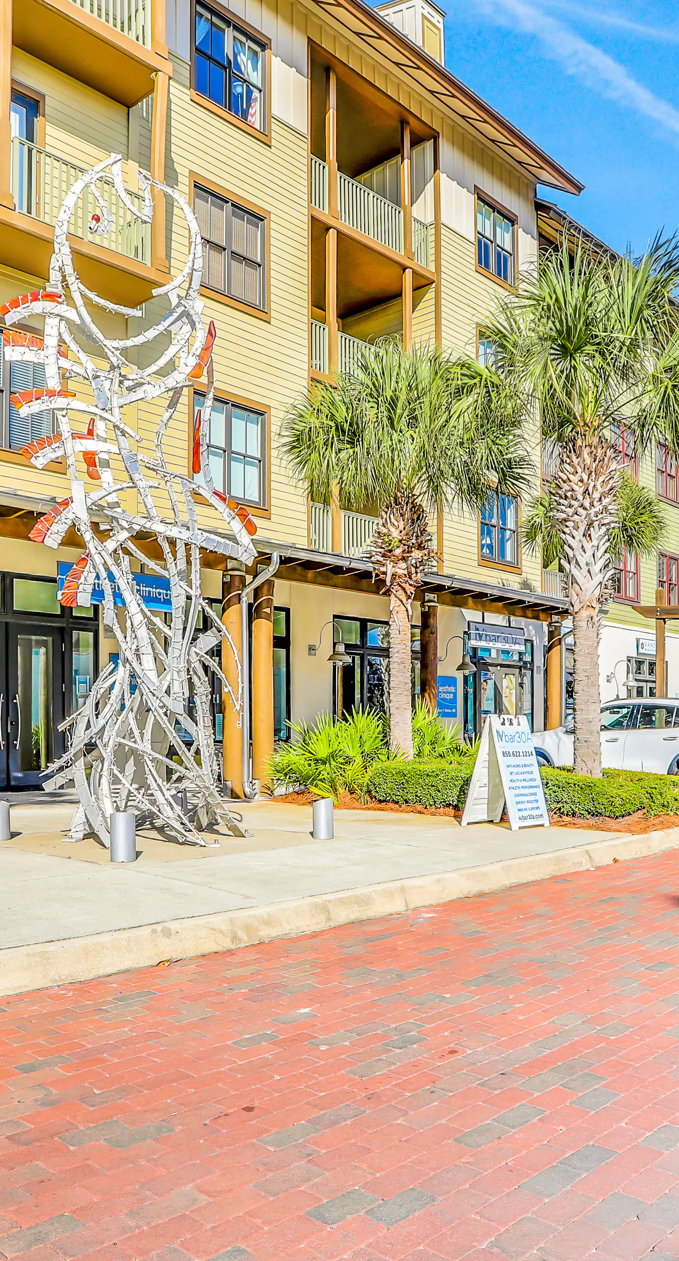 Top-floor retreat 1 block to beach with balcony, W/D, AC, pool & fitness center