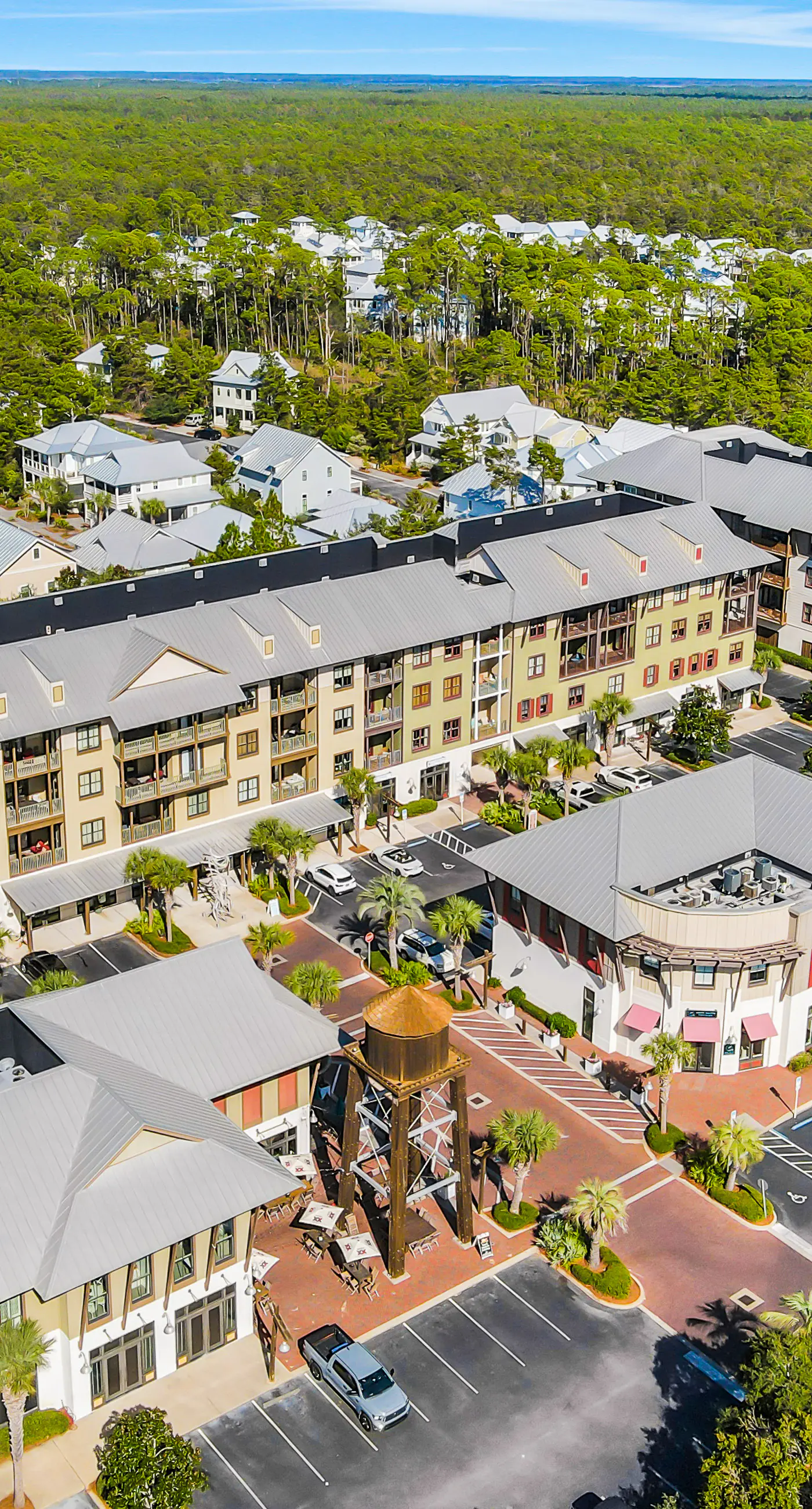 Top-floor retreat 1 block to beach with balcony, W/D, AC, pool & fitness center