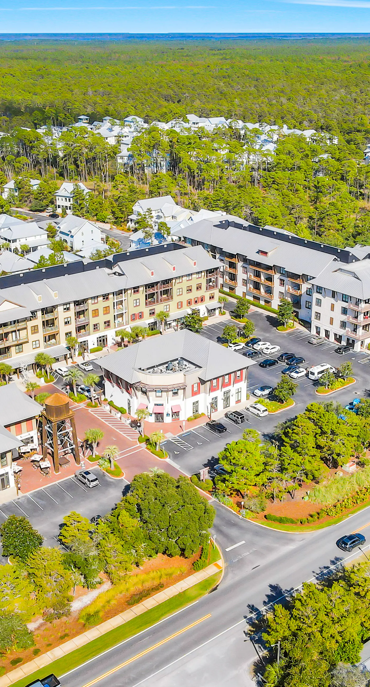 Top-floor retreat 1 block to beach with balcony, W/D, AC, pool & fitness center