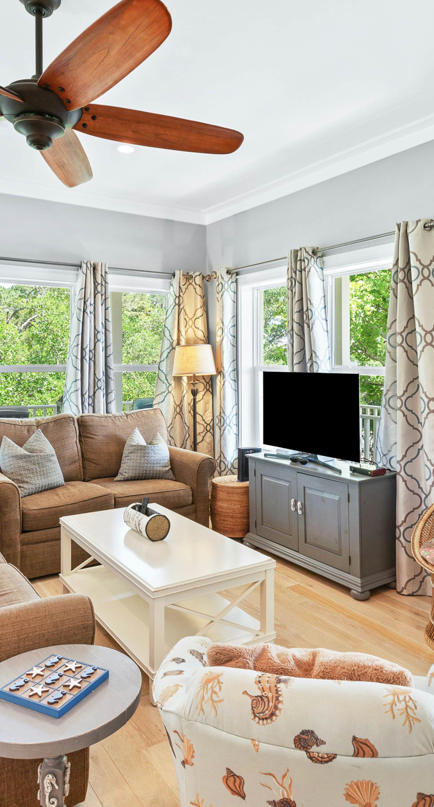 Tree-lined home with deck and AC - 1 block from the beach, Eastern Lake, and 30A