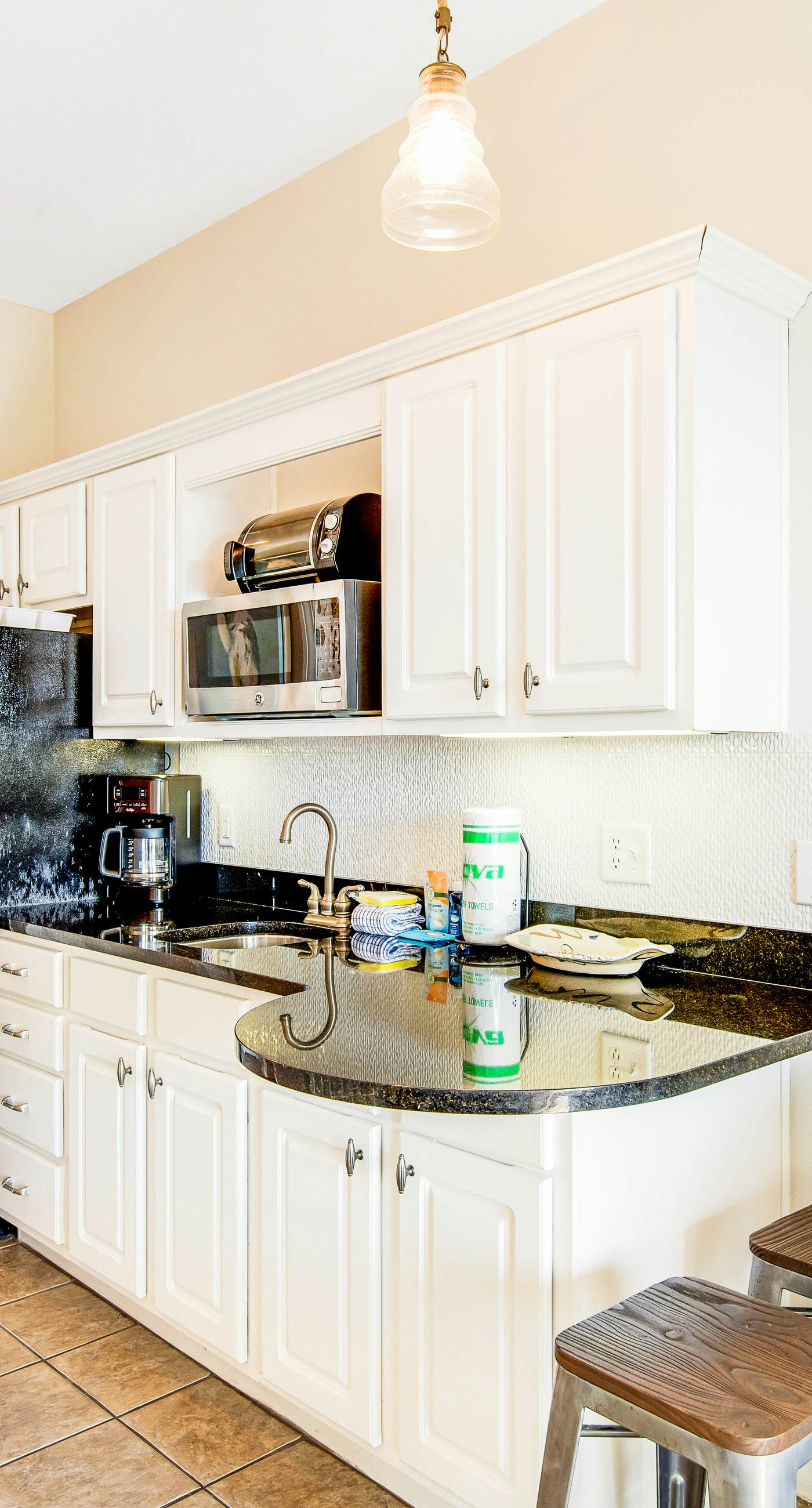 Comfortable studio with shared outdoor pool, hot tub, BBQ area, and pool views