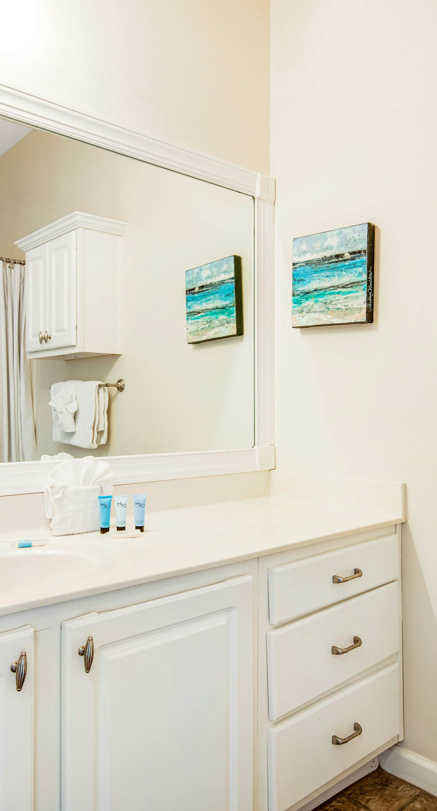 Comfortable studio with shared outdoor pool, hot tub, BBQ area, and pool views