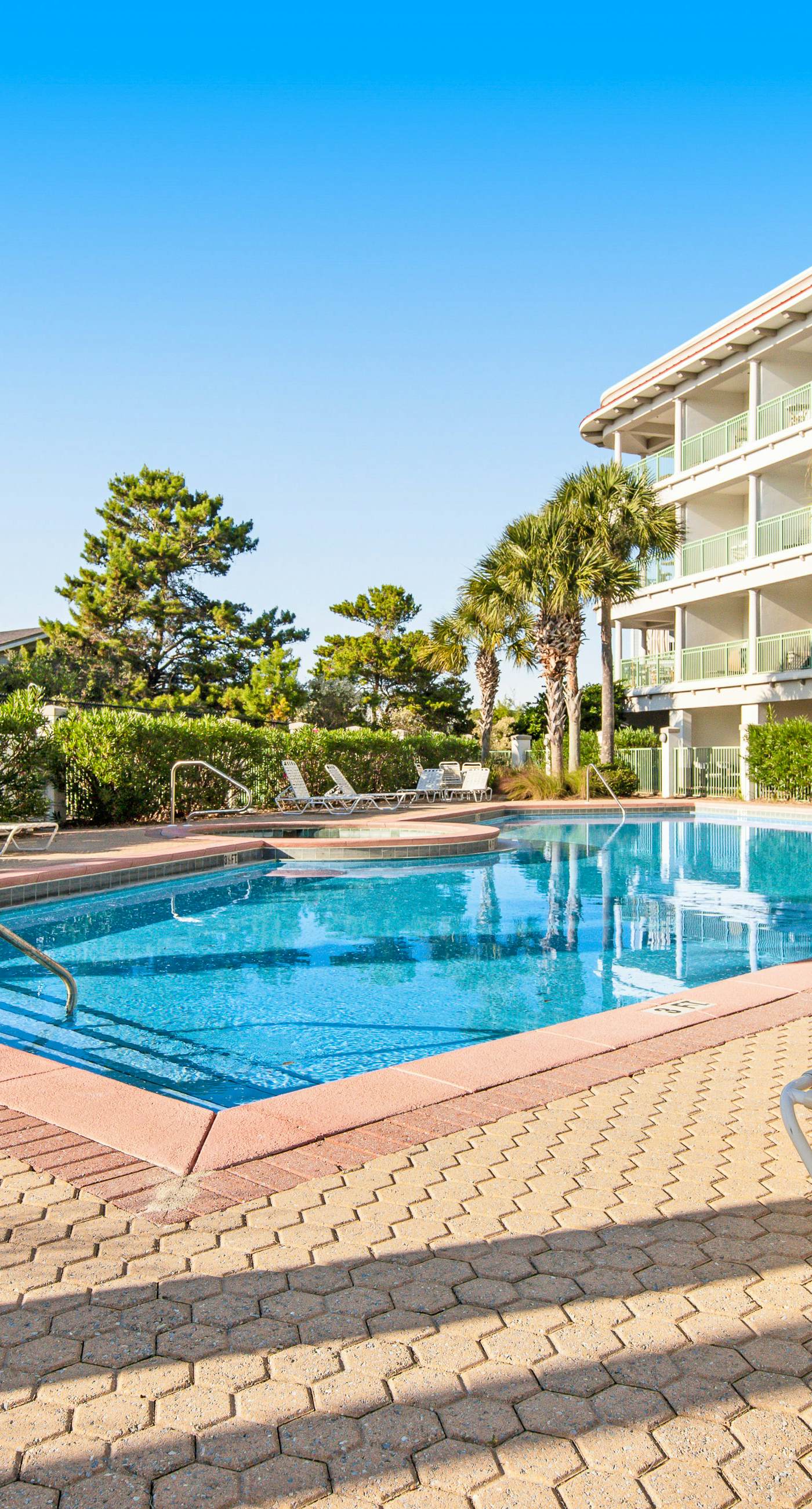 Comfortable studio with shared outdoor pool, hot tub, BBQ area, and pool views