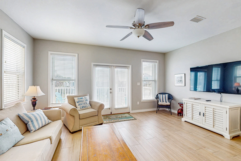 Gulf views & shared pool - pet friendly