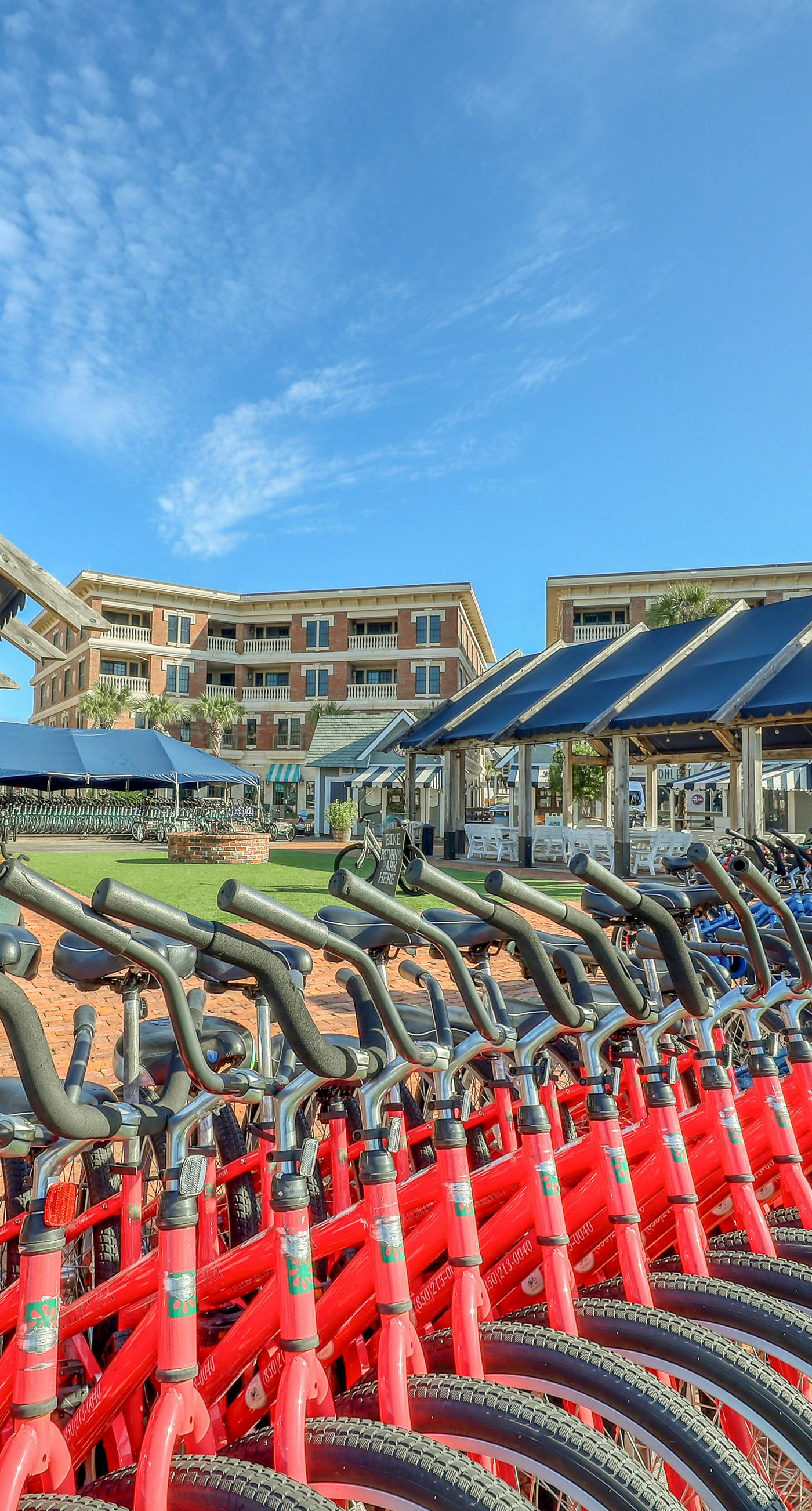 Convenient studio w/shared pool and great location moments away from the beach