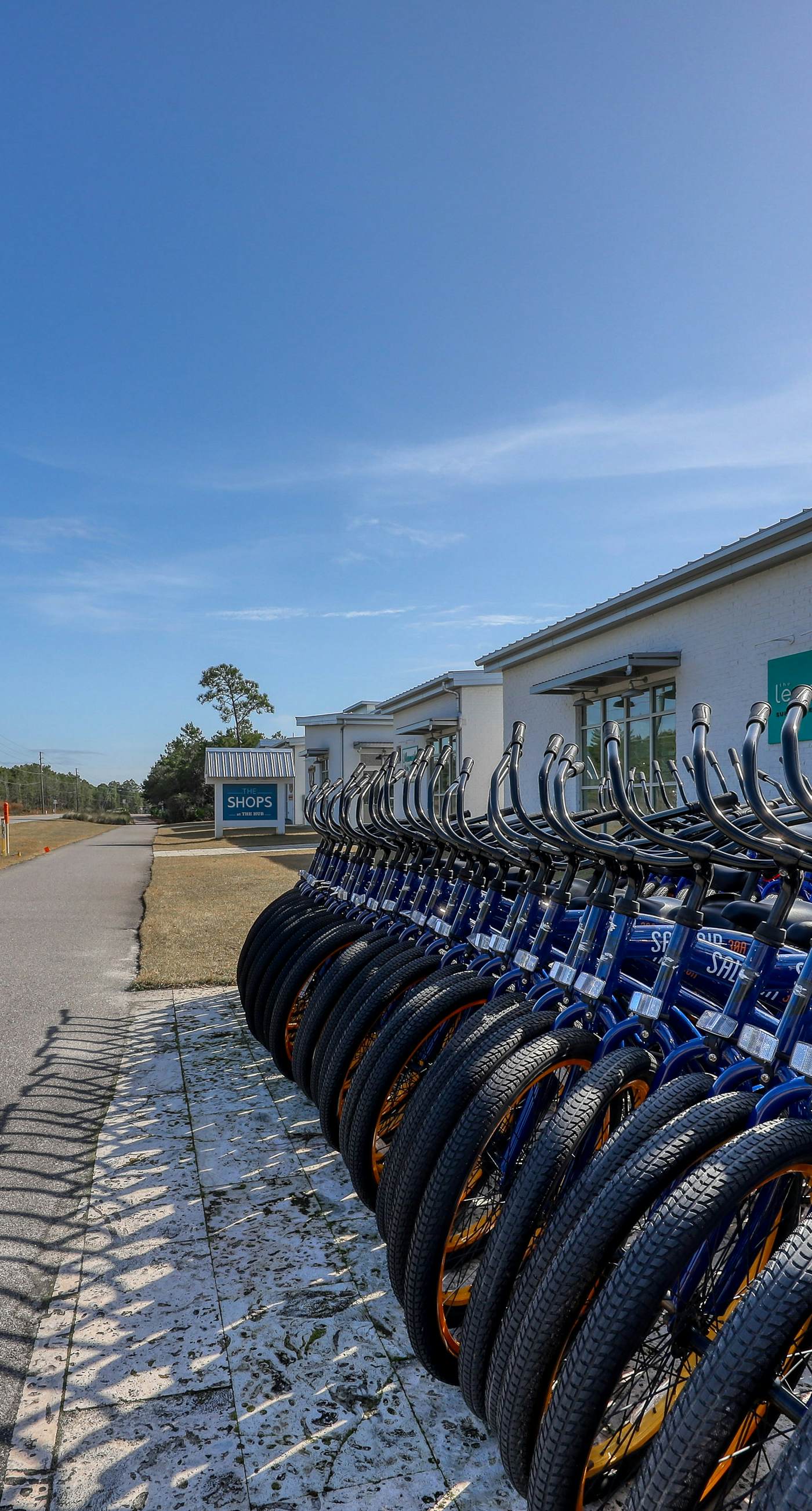 Convenient studio w/shared pool and great location moments away from the beach