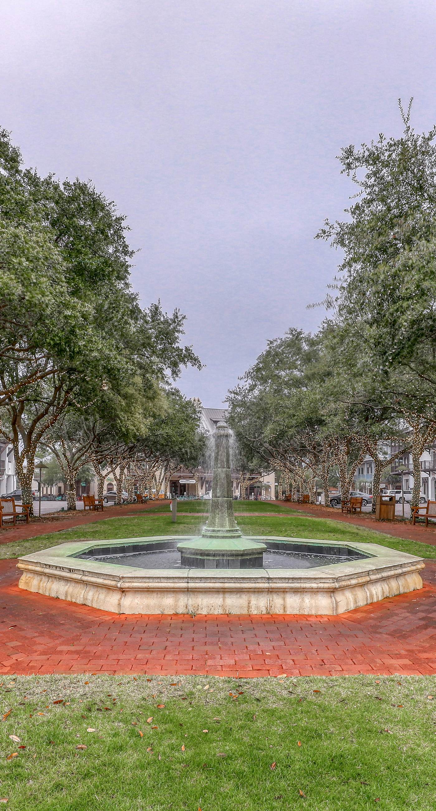 Convenient studio w/shared pool and great location moments away from the beach